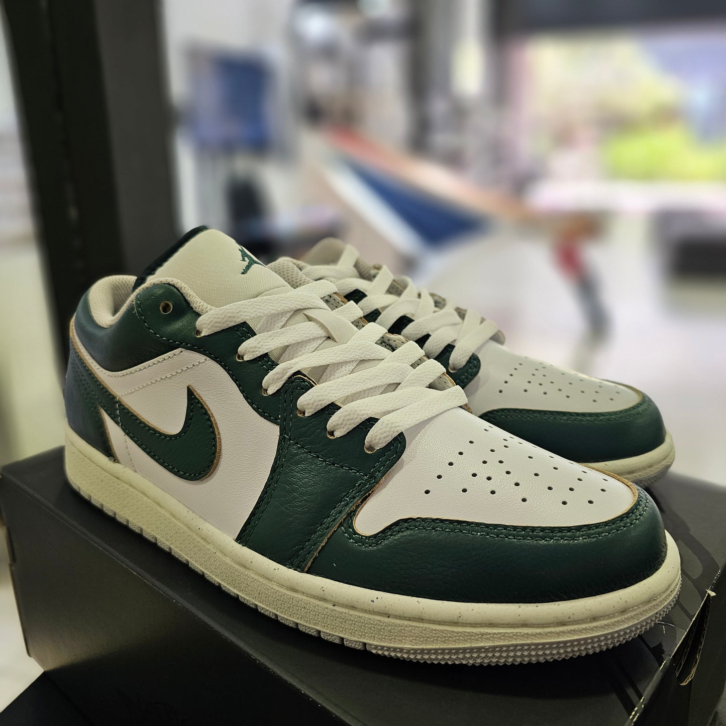 Jordan 1 Low Oxidized Green