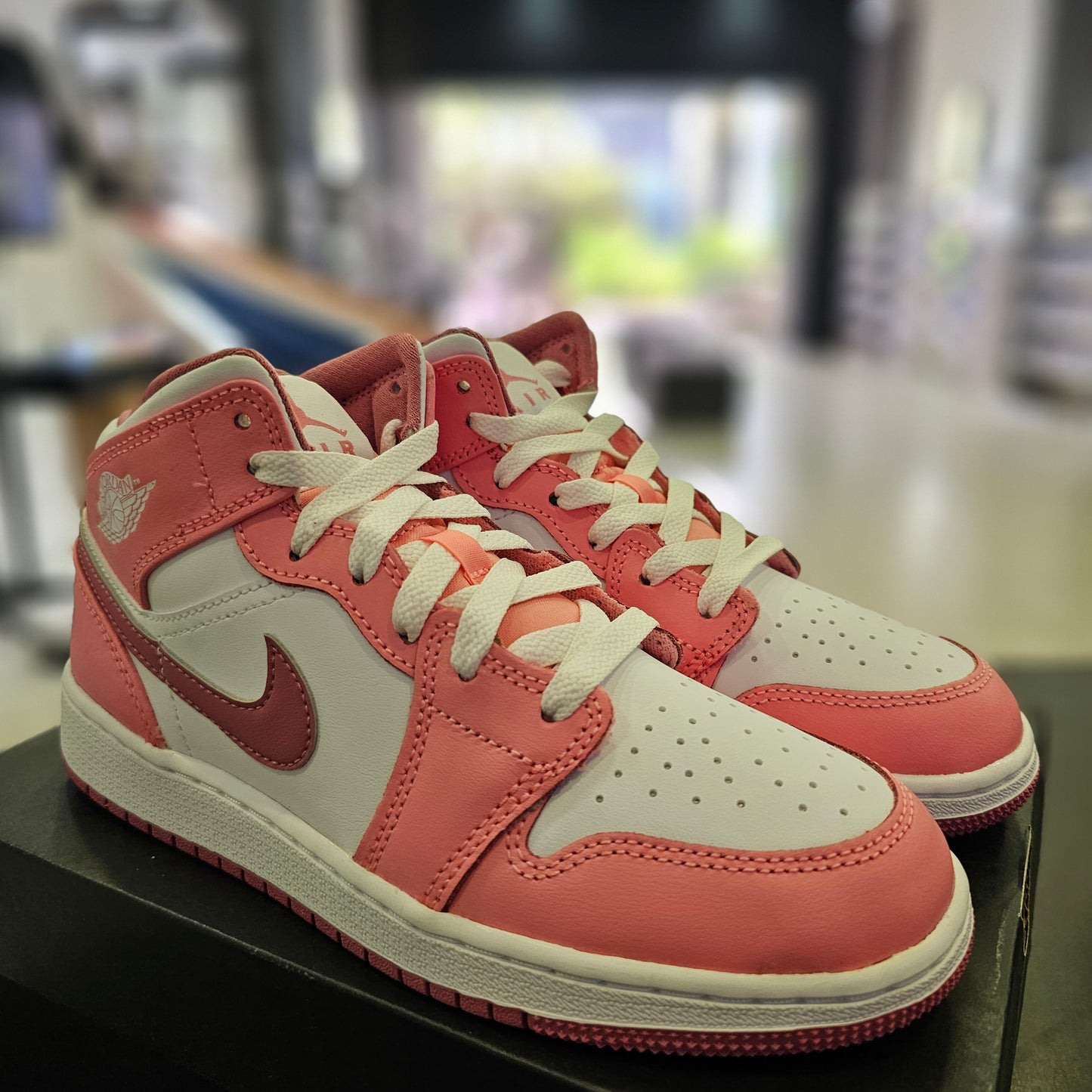 Jordan 1 Mid Valentine's Day 2023