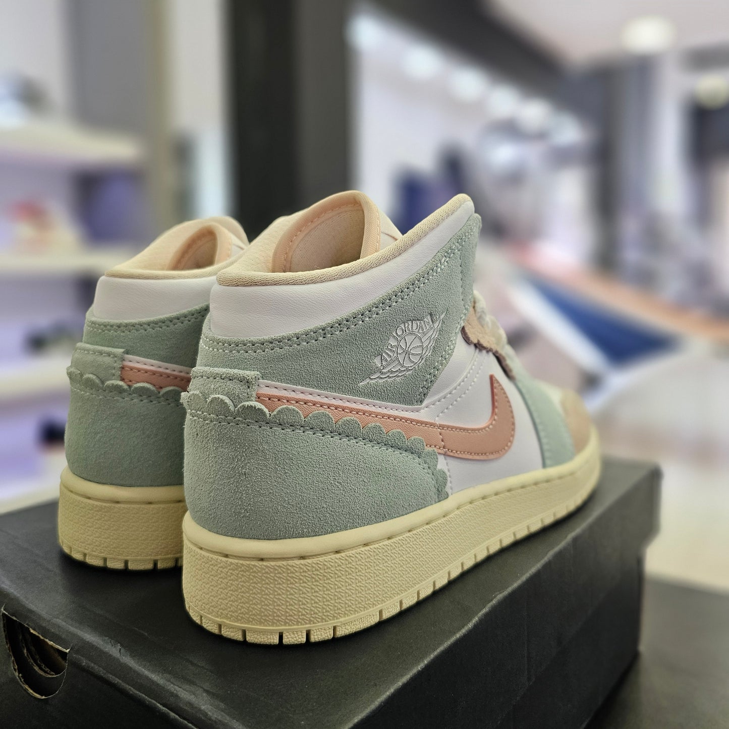 Jordan 1 Mid SE Pink Oxford