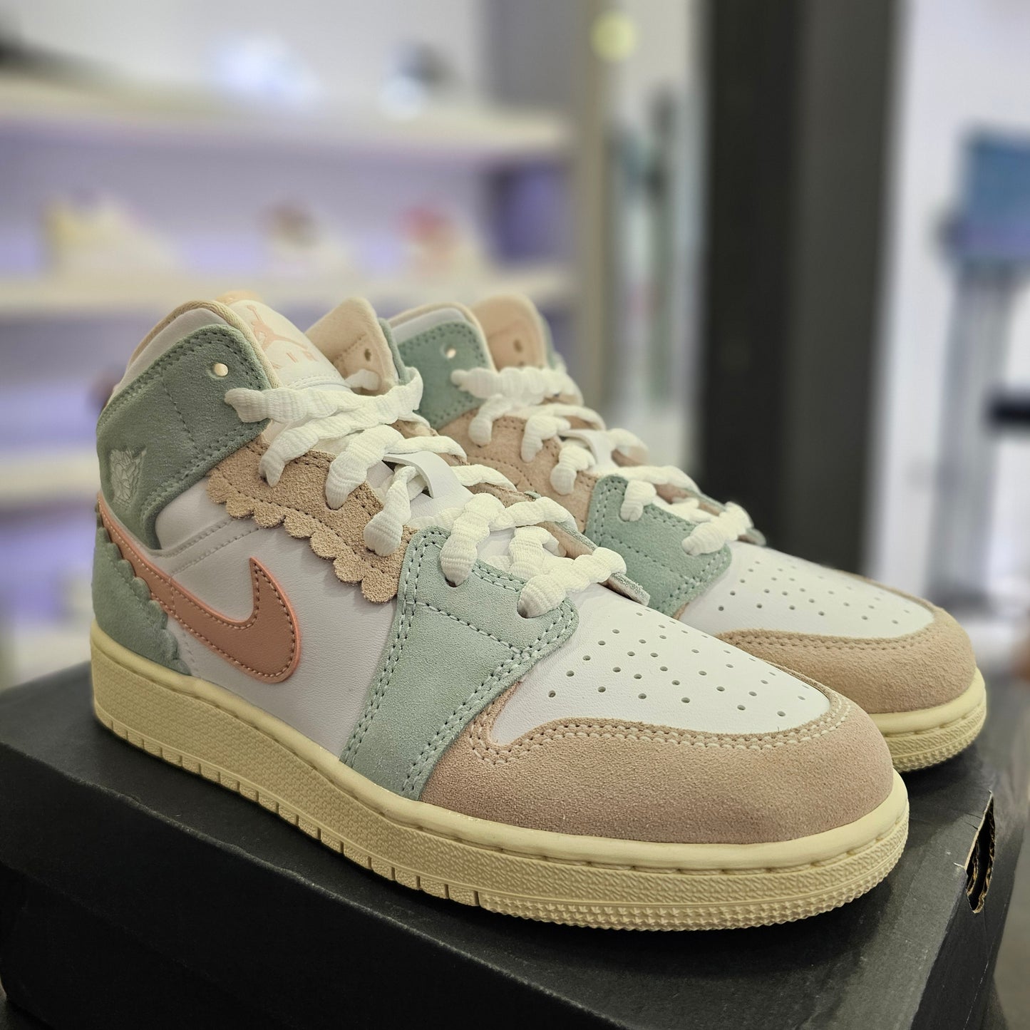 Jordan 1 Mid SE Pink Oxford