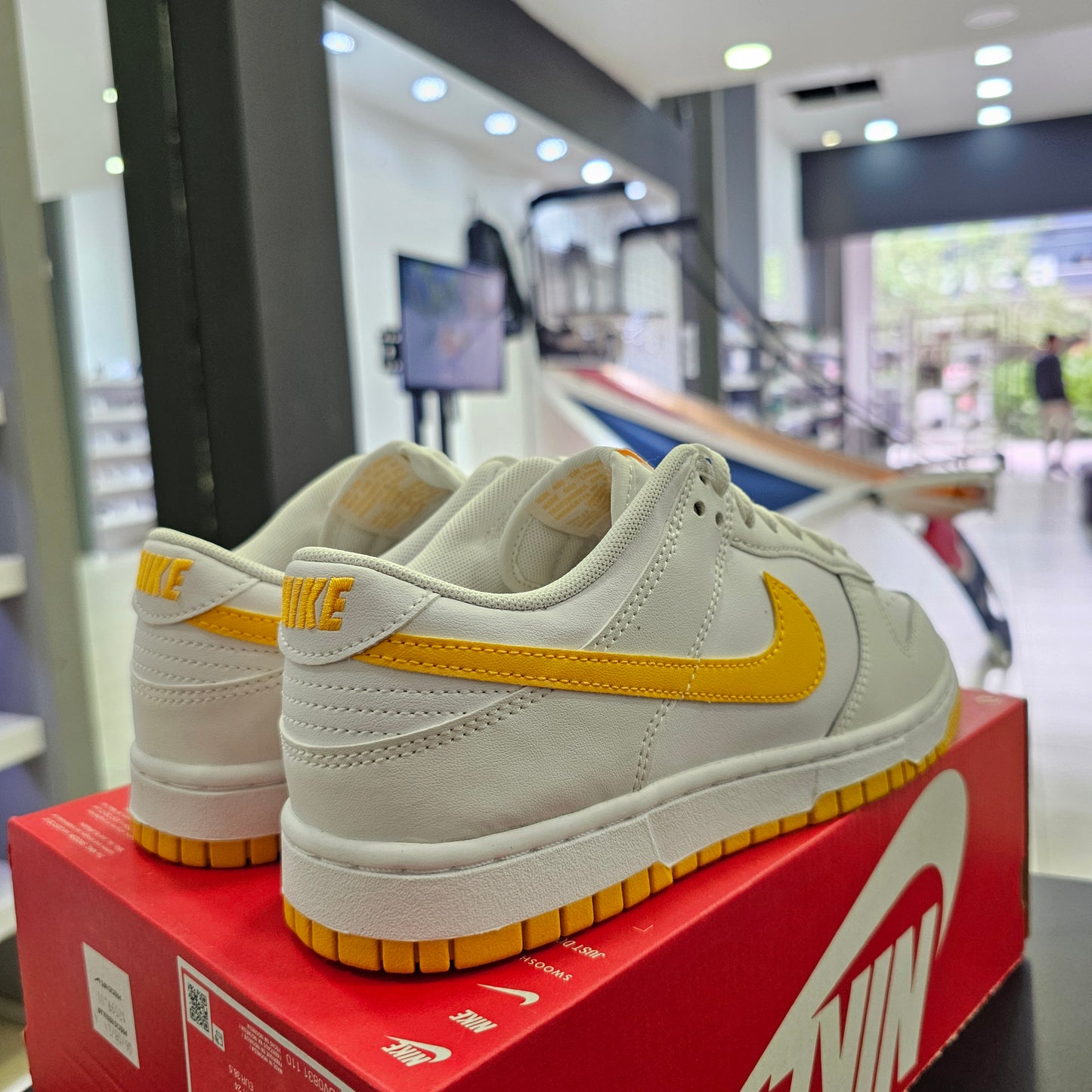 Dunk Low University Gold