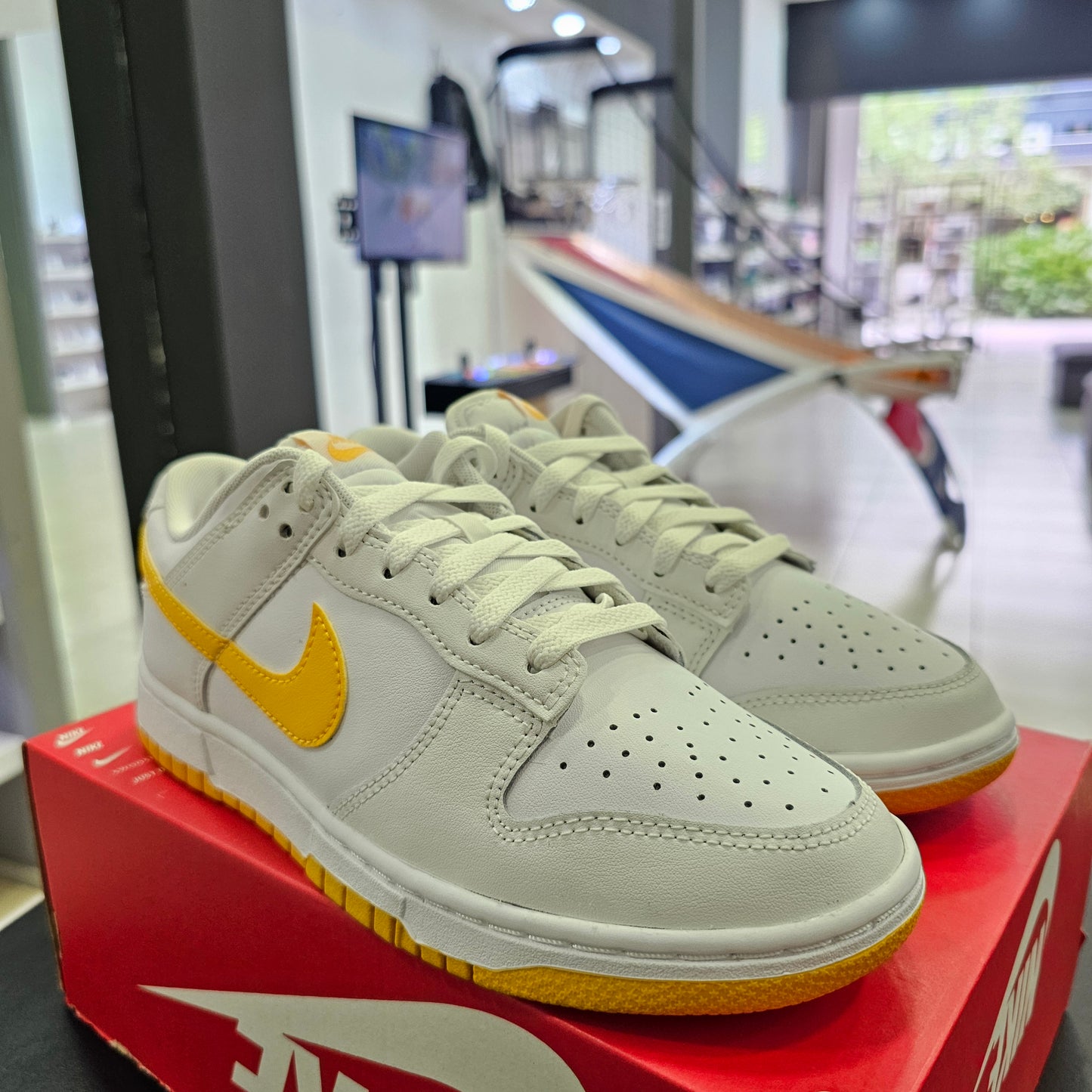 Dunk Low University Gold