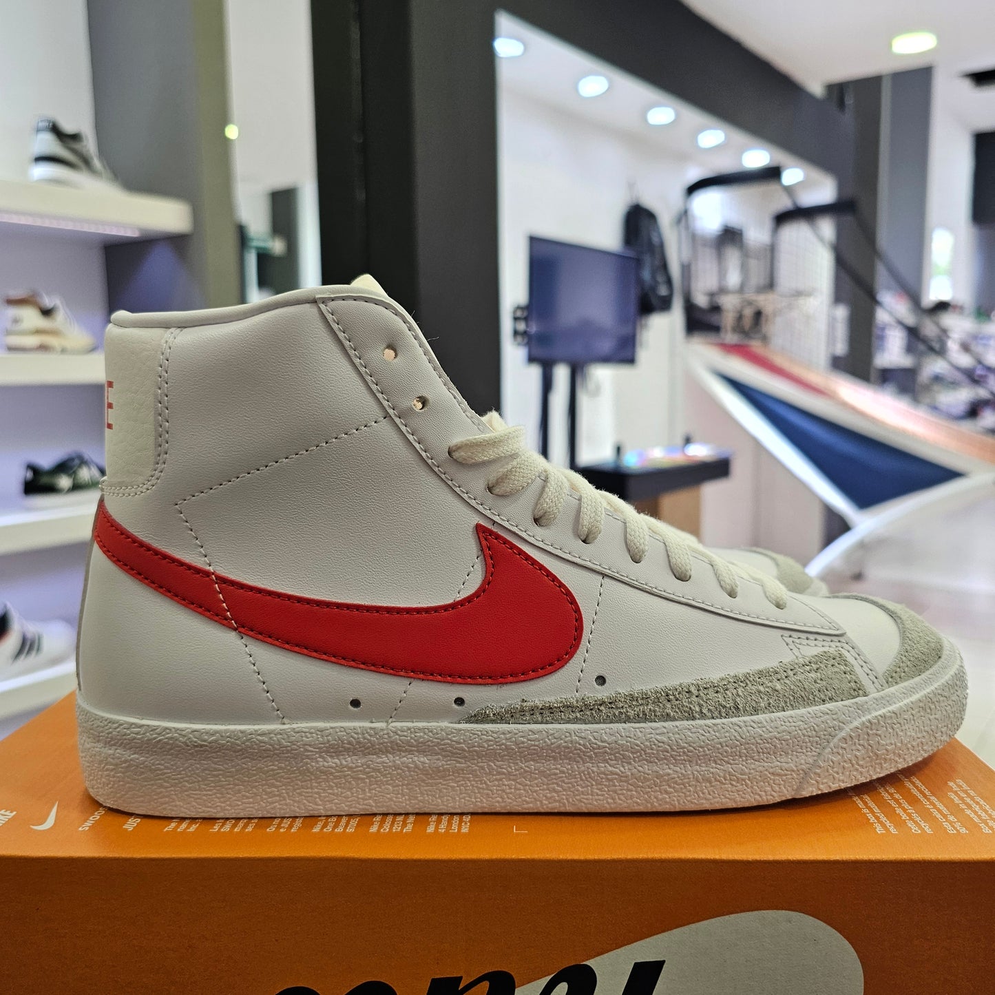 Blazer Mid 77 Vintage White Picante Red