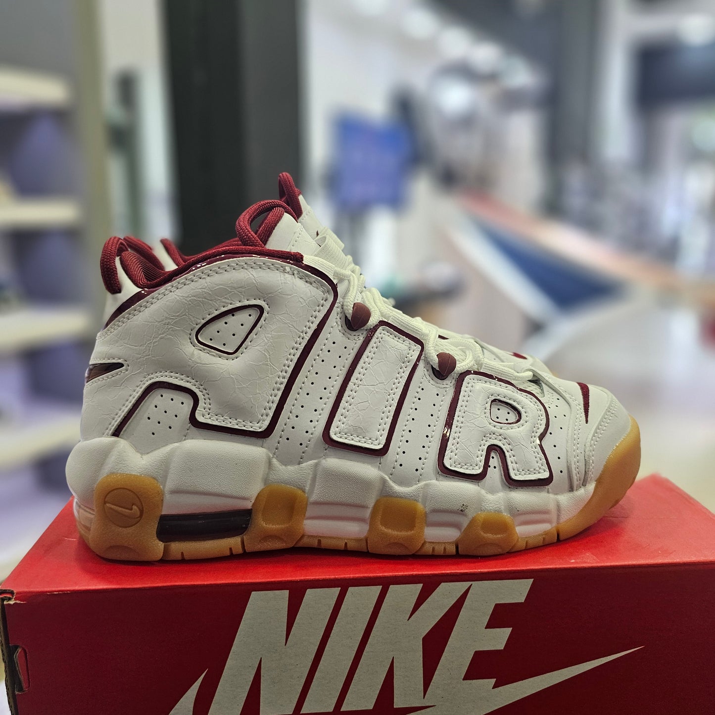 UPTEMPO TEAM RED-GUM LIGHT