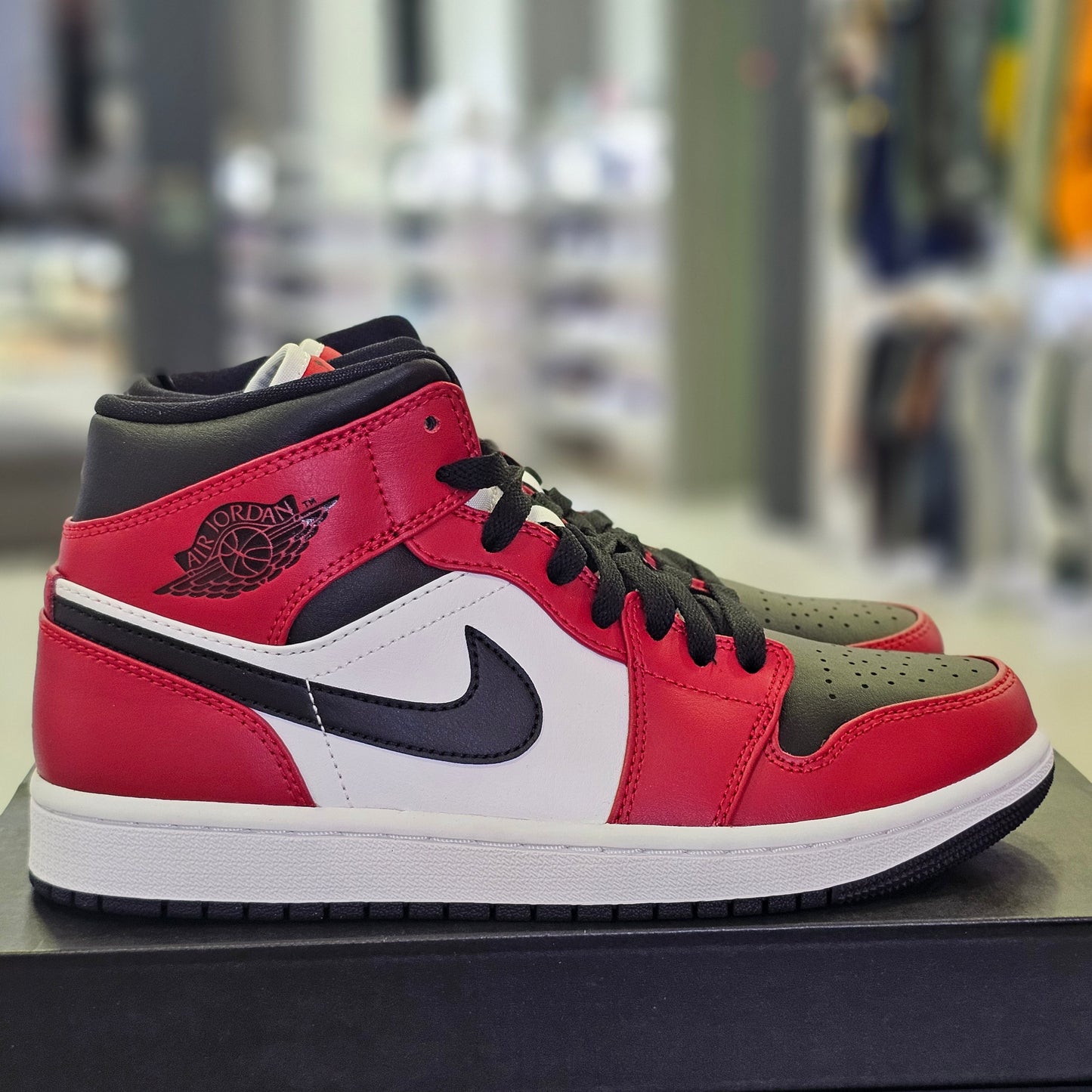 Jordan 1 Mid Chicago Toe