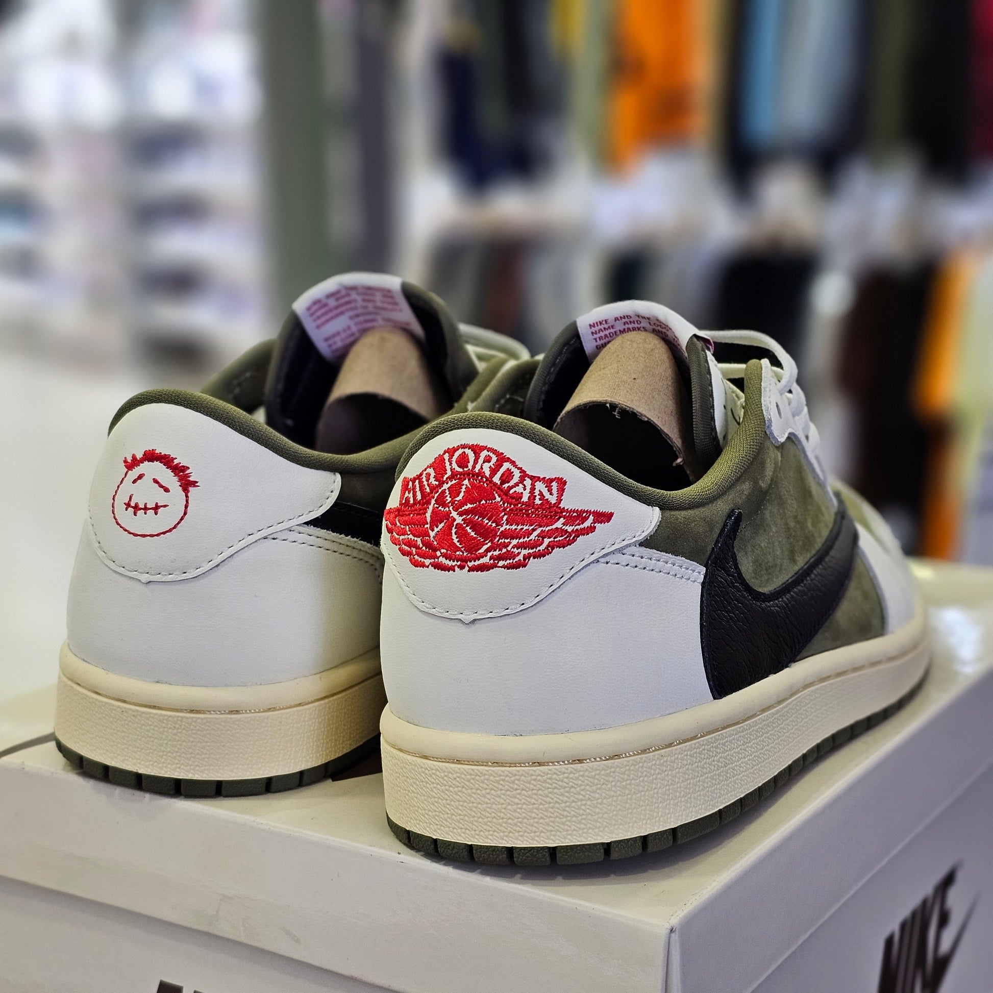 Jordan Low Travis Scott Medium Olive – Show Off sneakers