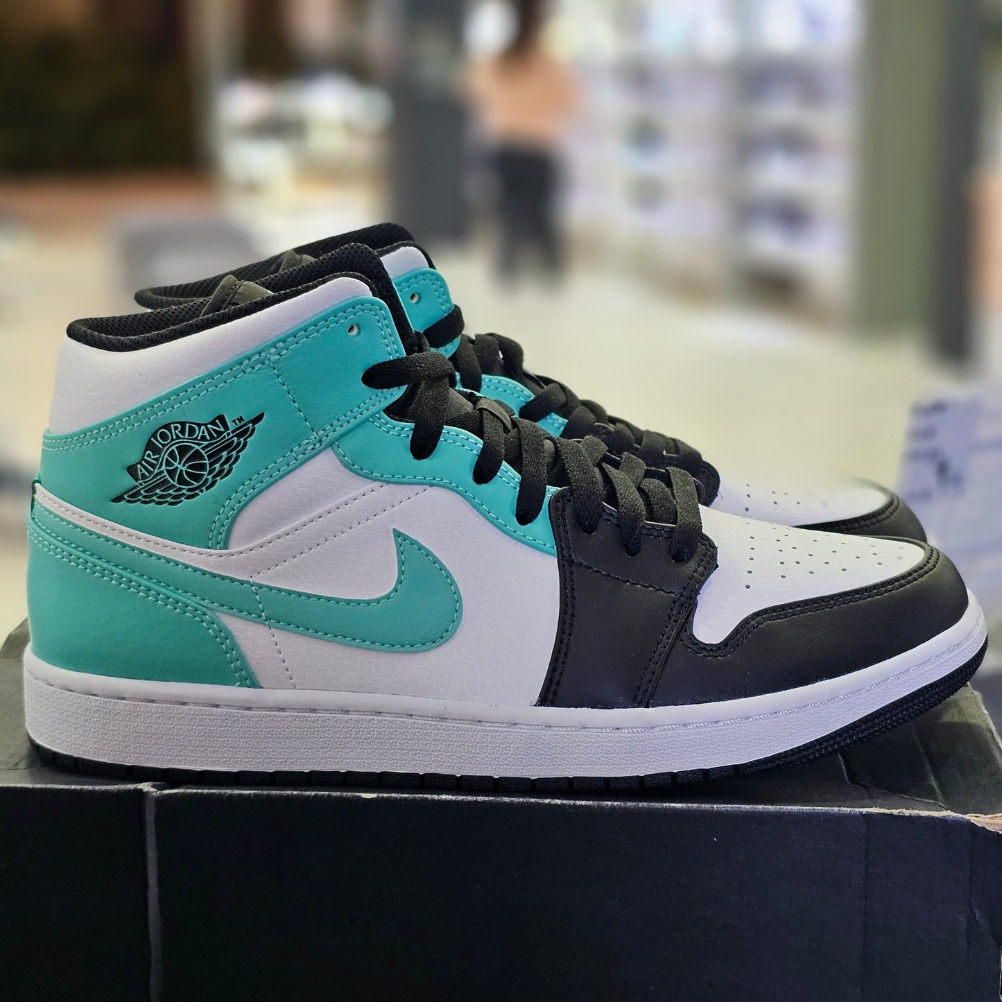 Jordan 1 Mid Tropical Twist