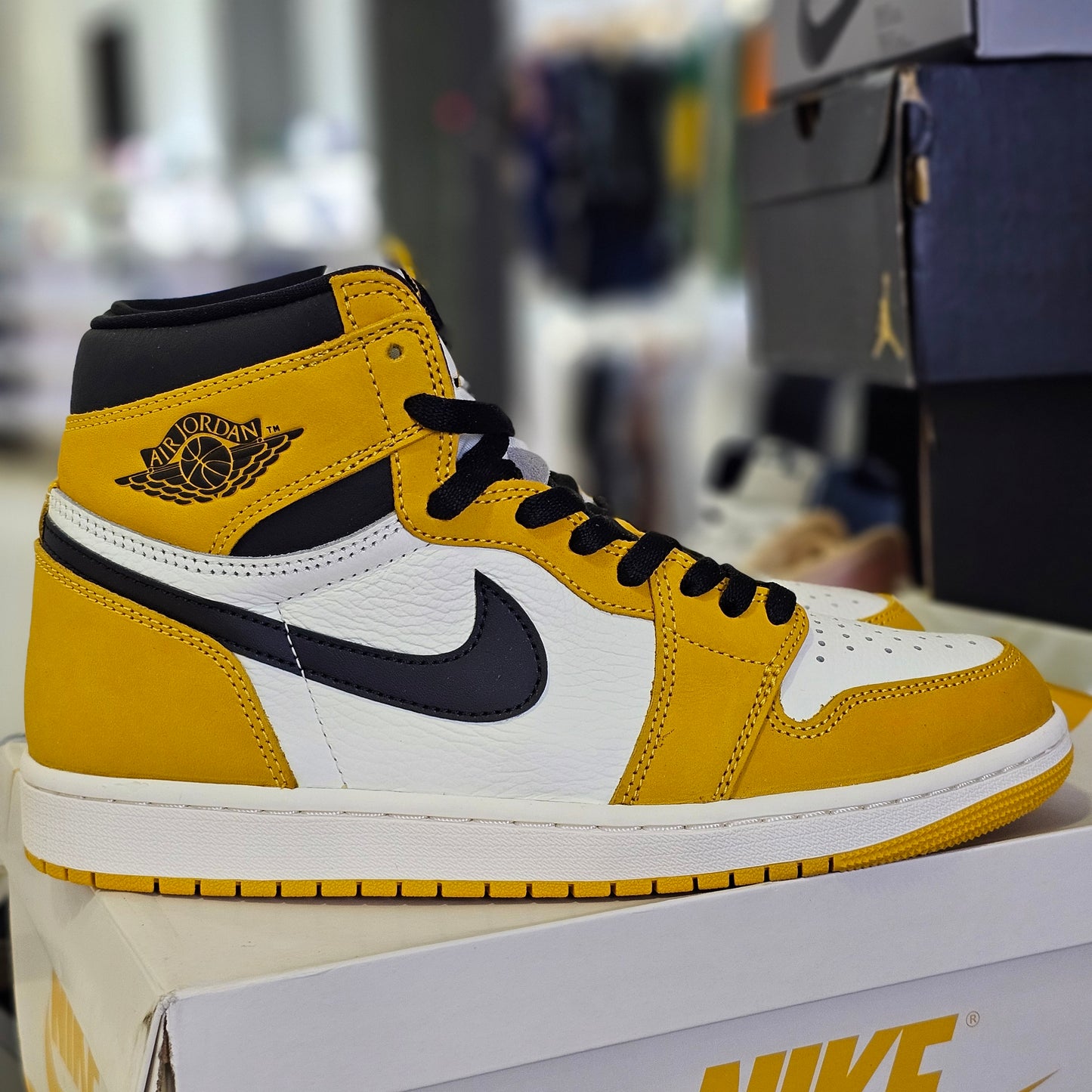 Jordan 1 Retro High OG Yellow Ochre