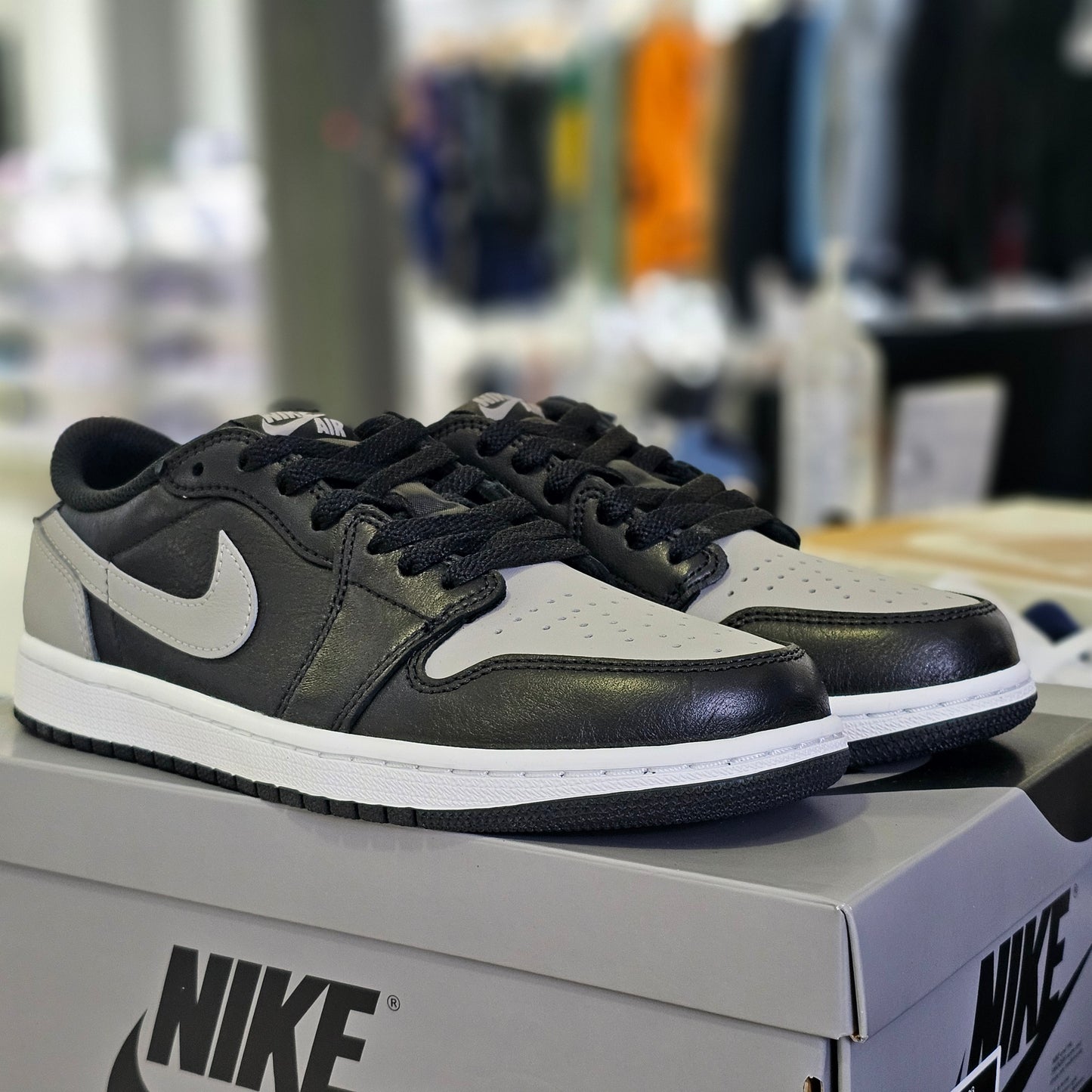 Jordan 1 Low OG Shadow