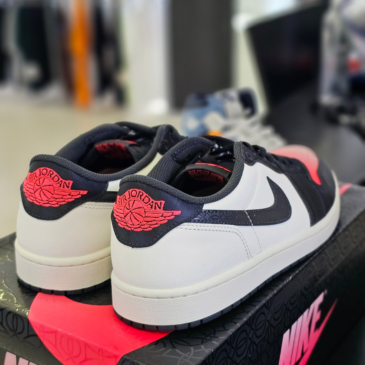 Jordan 1 Retro Low OG PSG Paris Saint-Germain