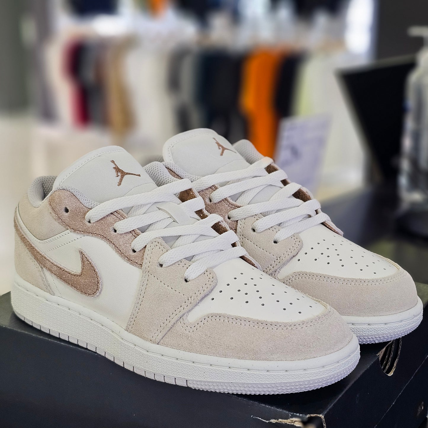 Jordan 1 Low SE Legend Light Brown