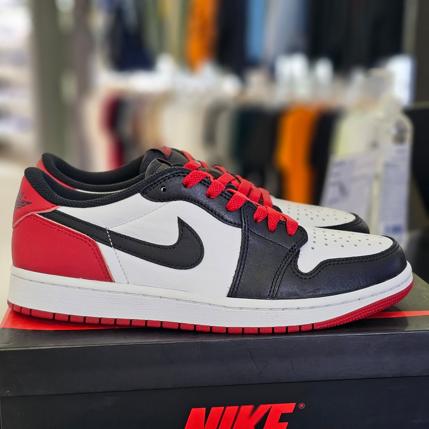 Jordan 1 Low OG Black Toe