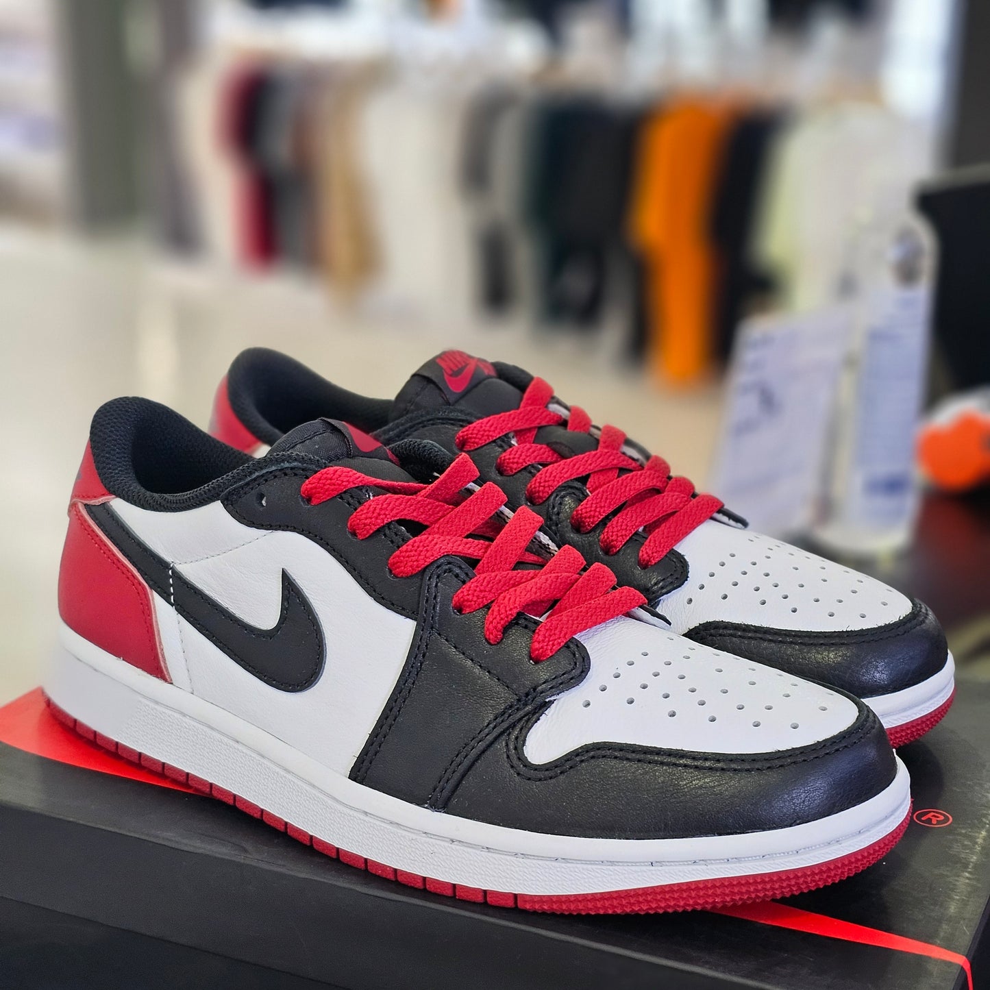 Jordan 1 Low OG Black Toe