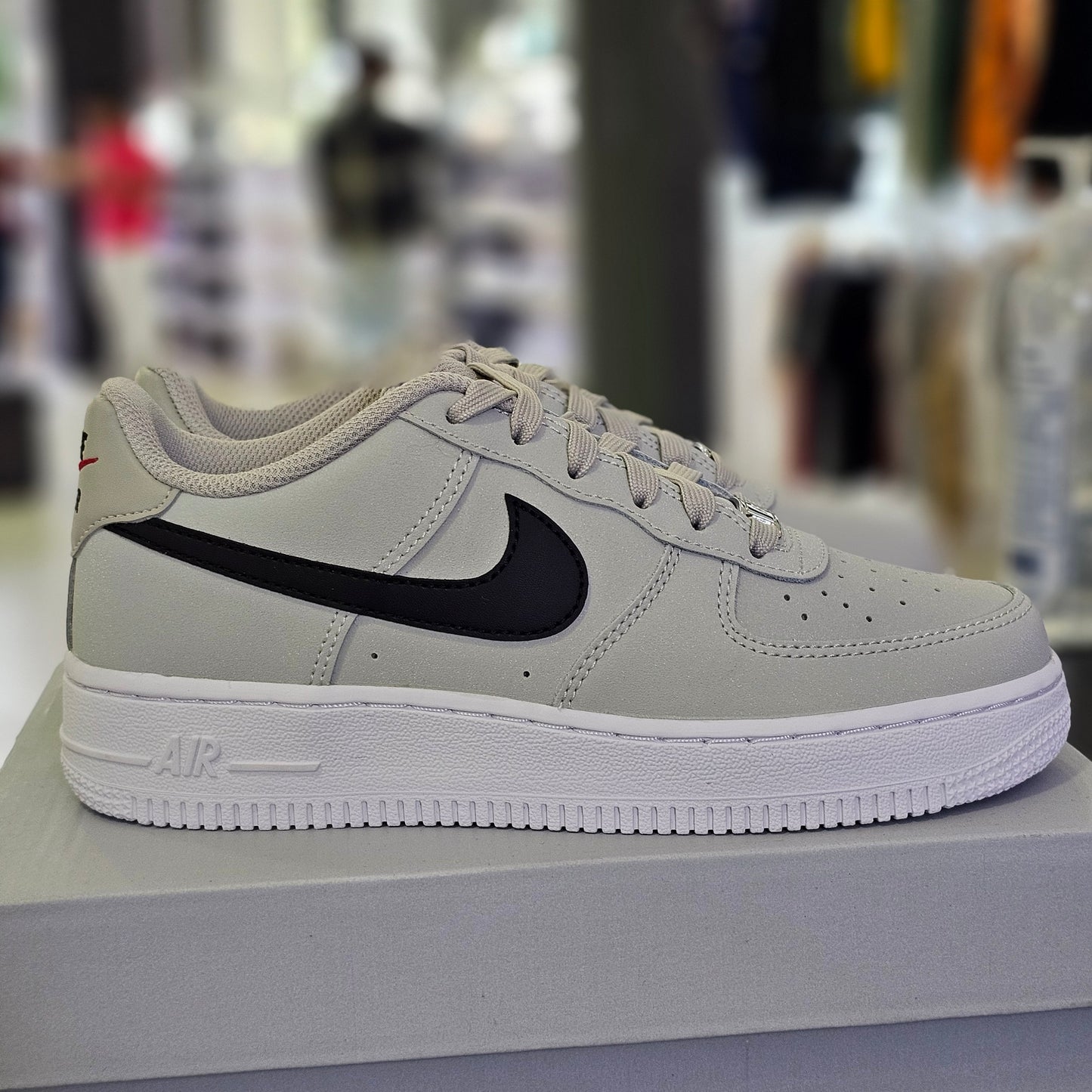 Air Force 1 LV8 Grey