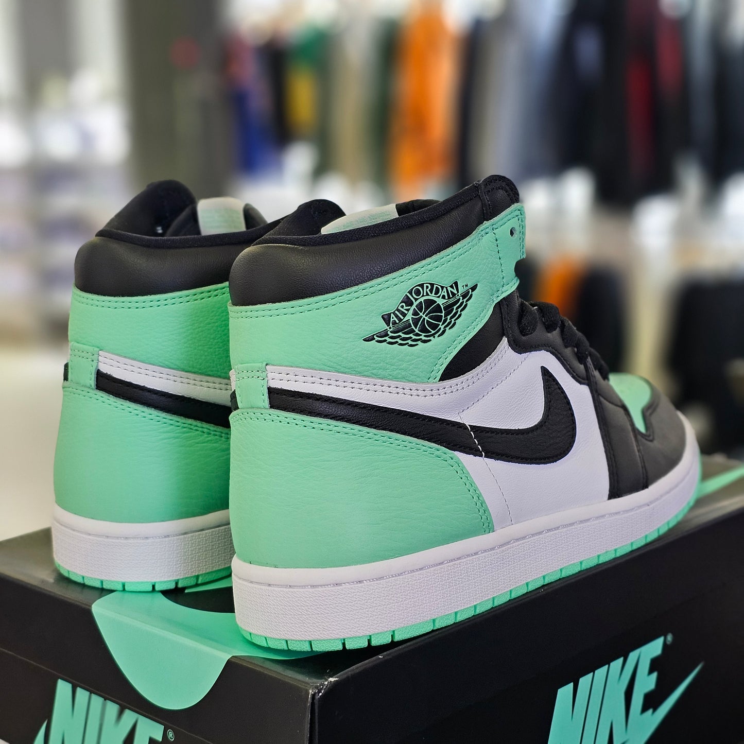 Jordan 1 Retro High OG Green Glow