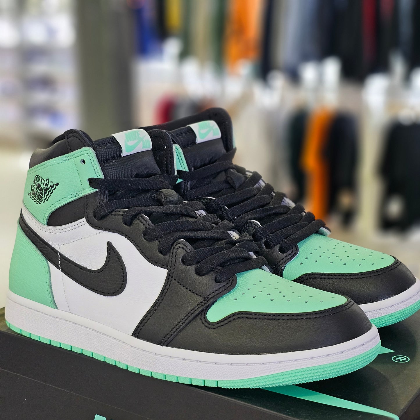 Jordan 1 Retro High OG Green Glow