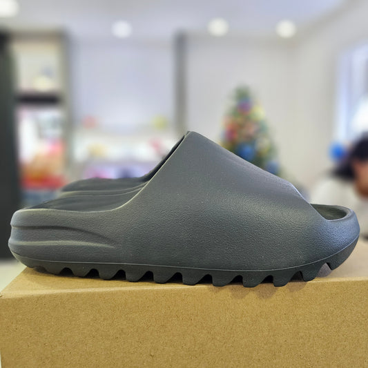 Yeezy Slide Dark Onyx