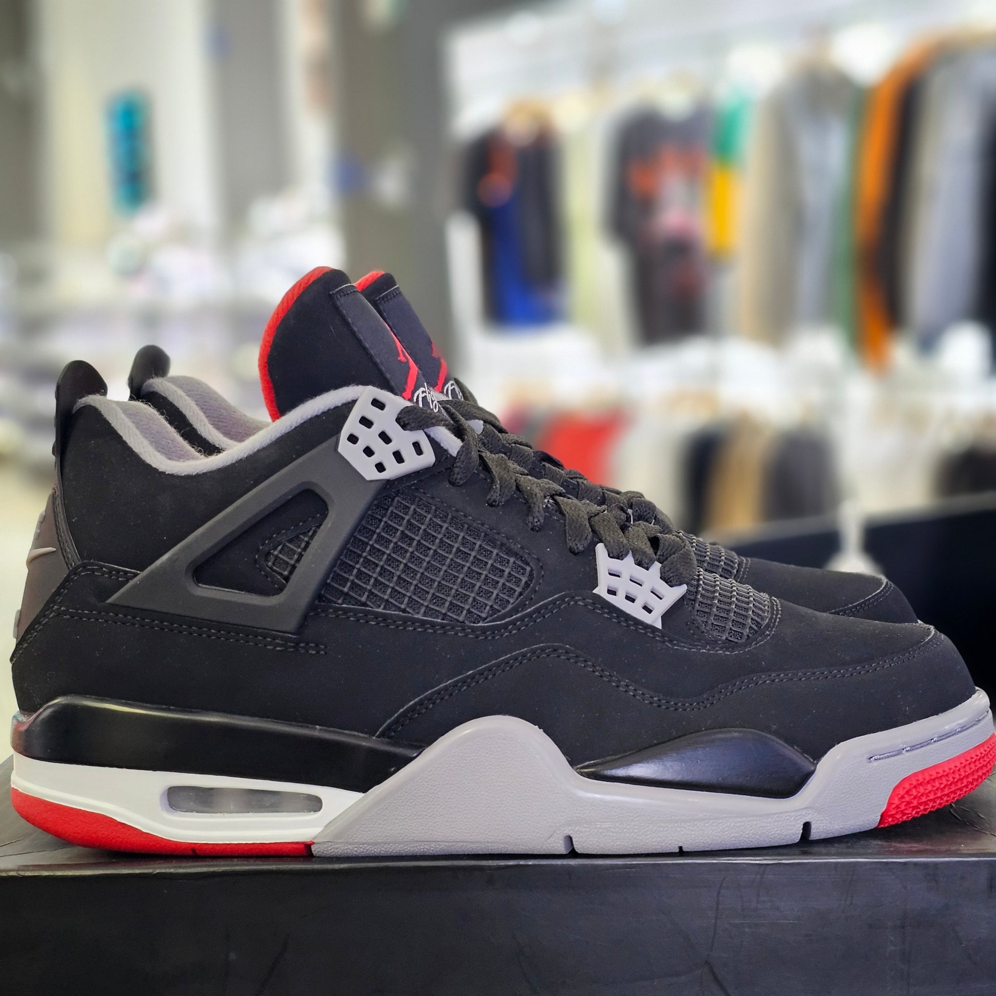 Jordan Retro Bred (2019) – Show Off sneakers - Main Image