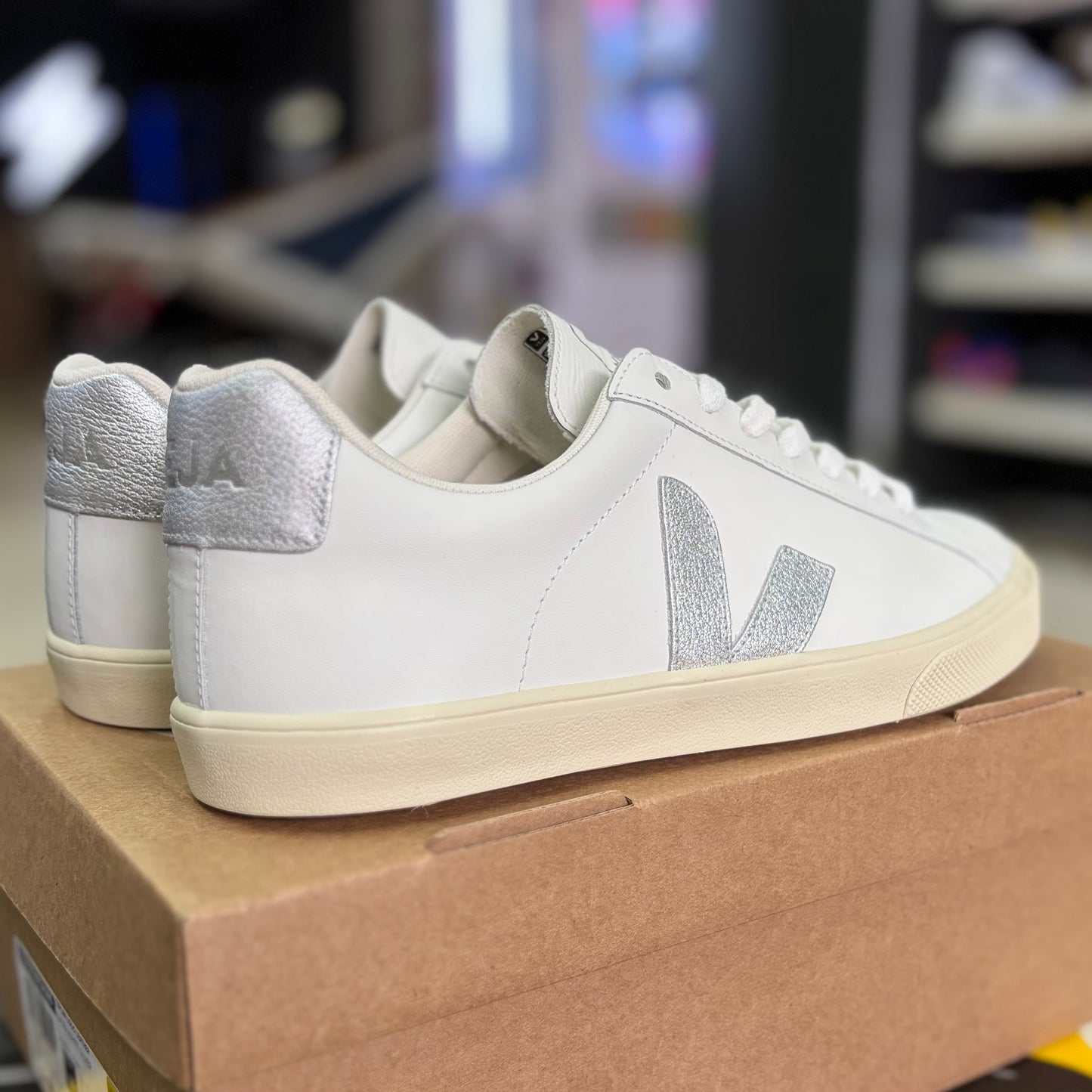 Veja Esplar White Silver