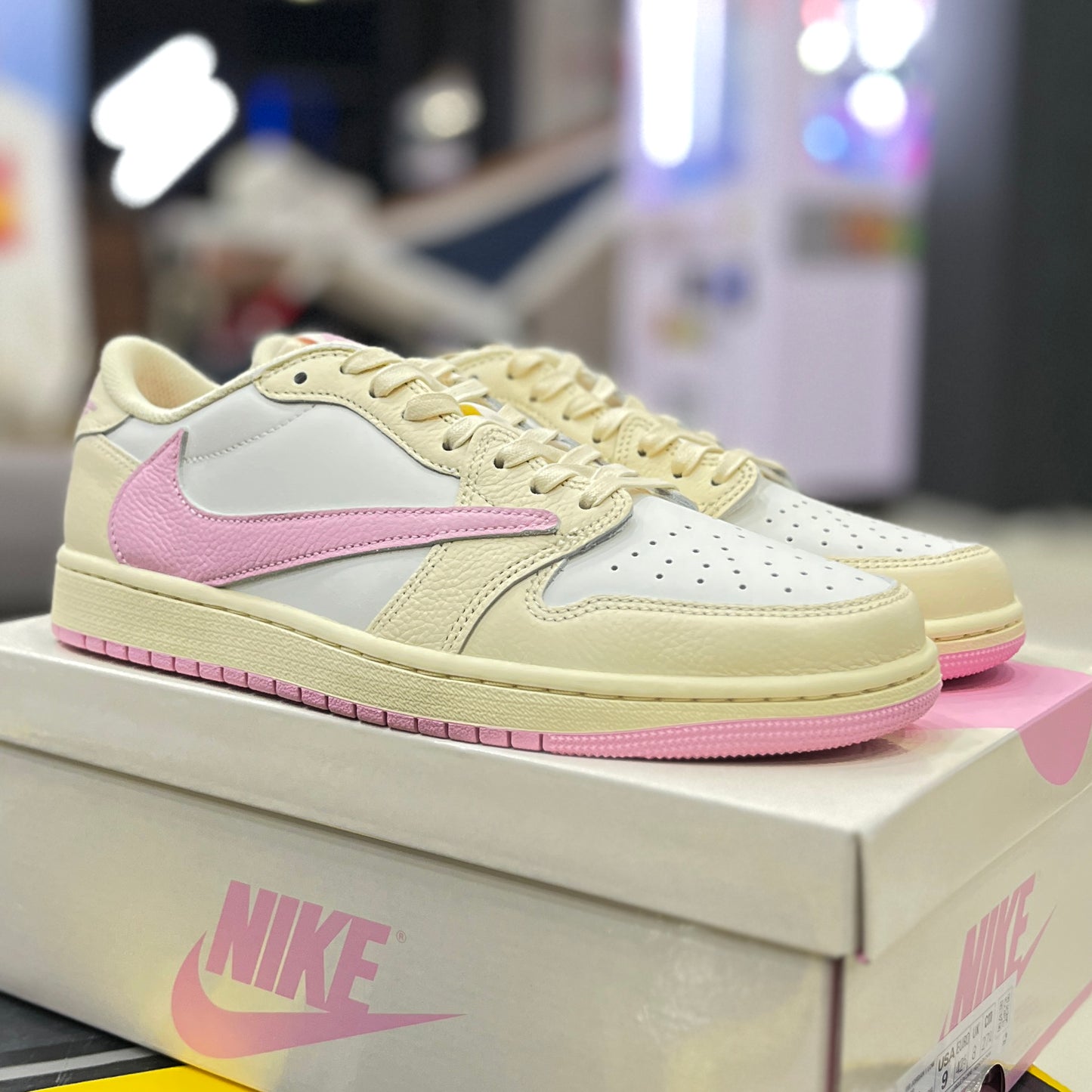 Jordan 1 low Travis Scott Shy Pink