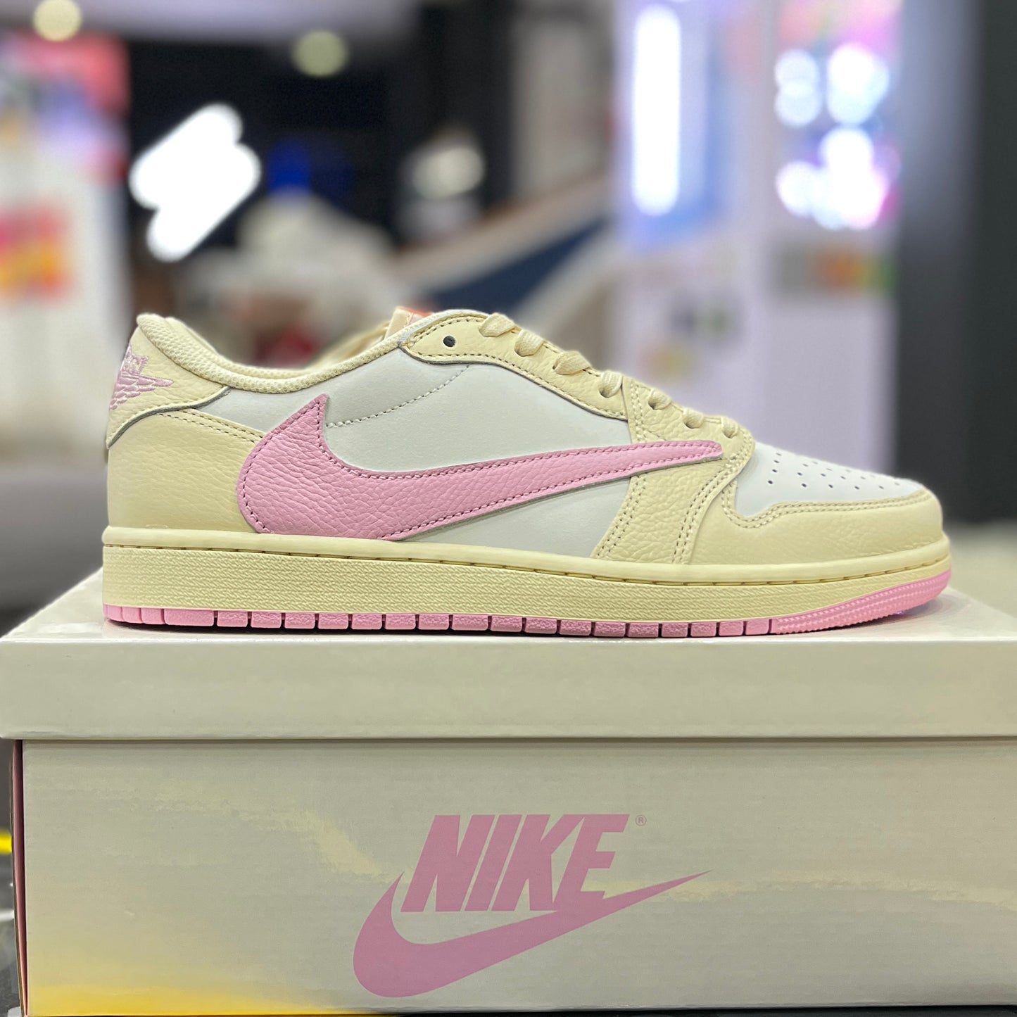 Jordan 1 low Travis Scott Shy Pink