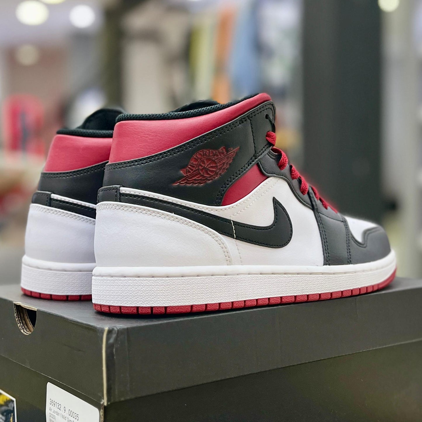 Jordan 1 Mid Bred Toe