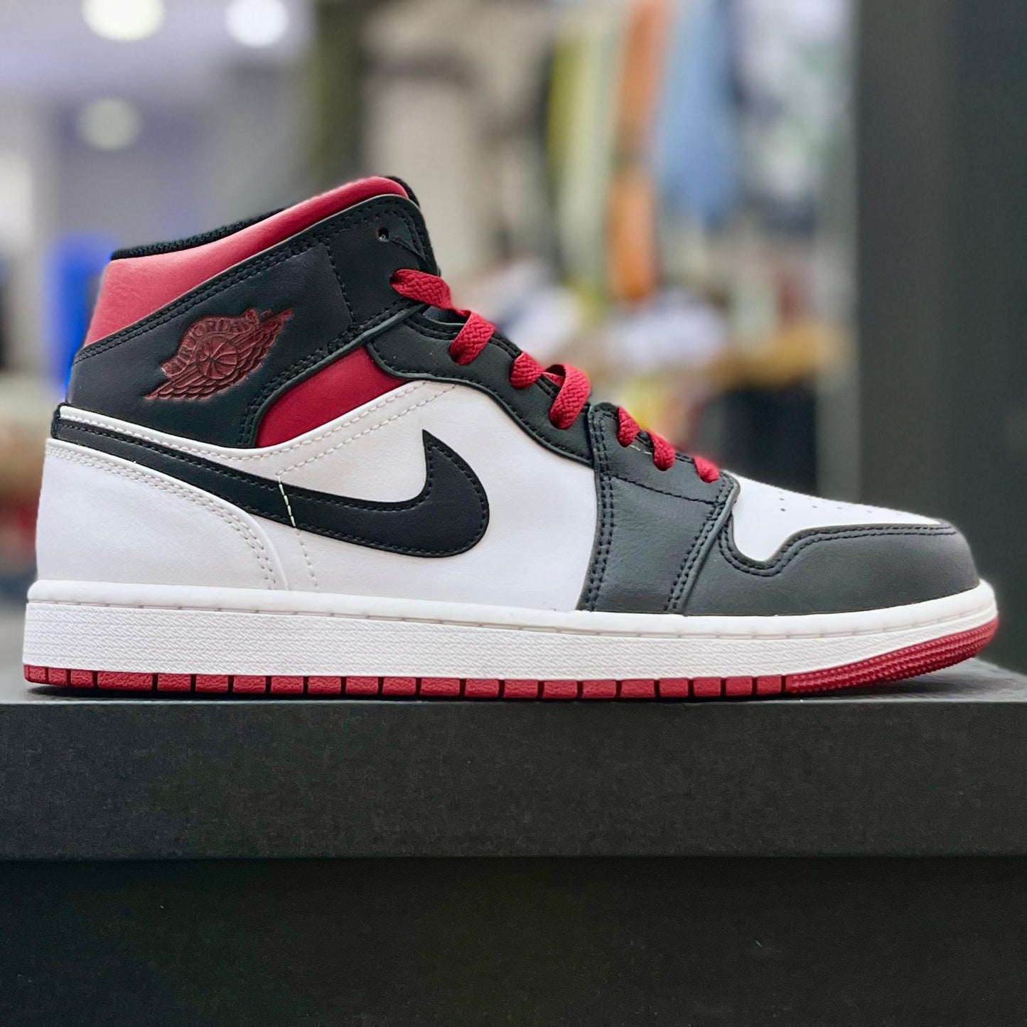 Jordan 1 Mid Bred Toe