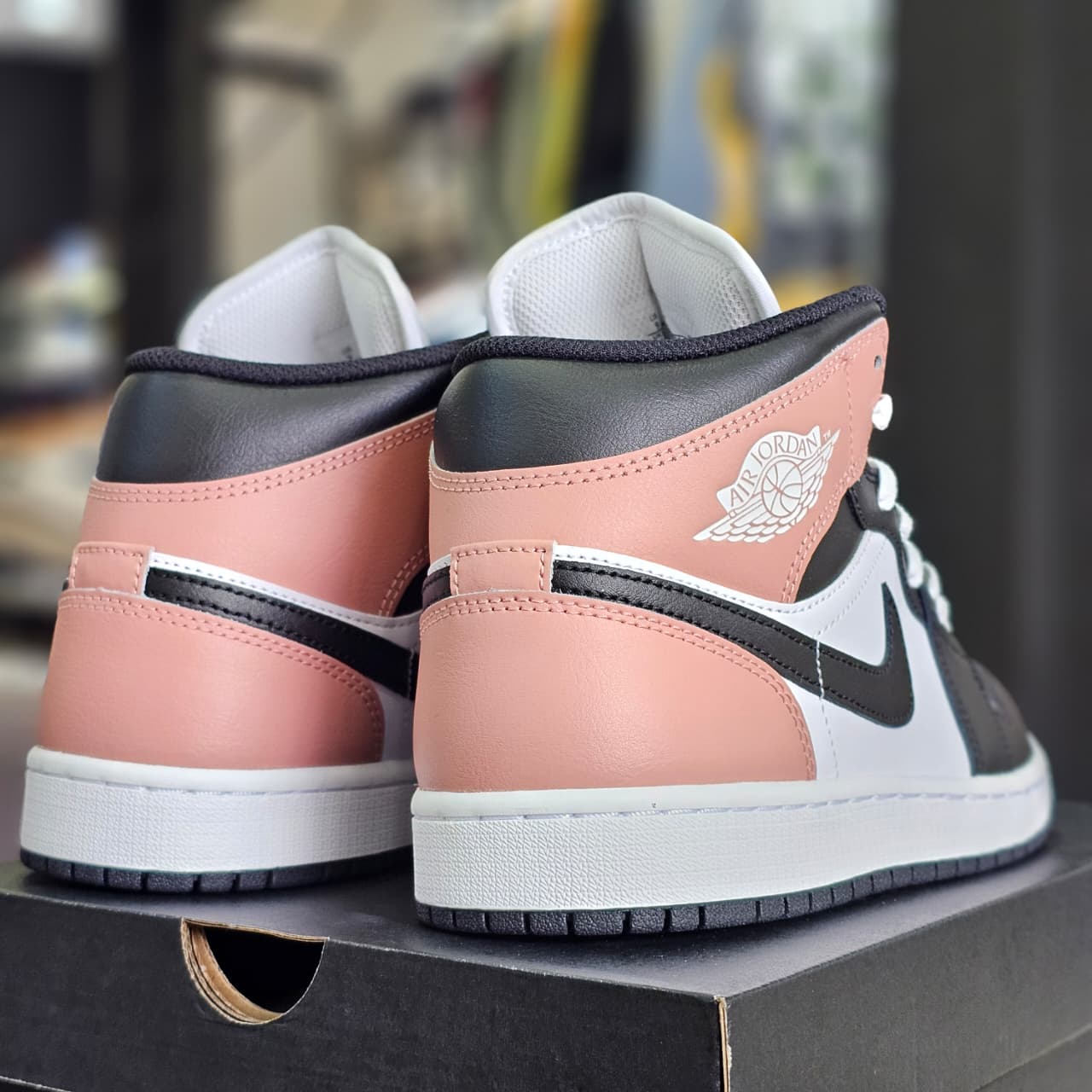 Jordan 1 Mid Rust Pink