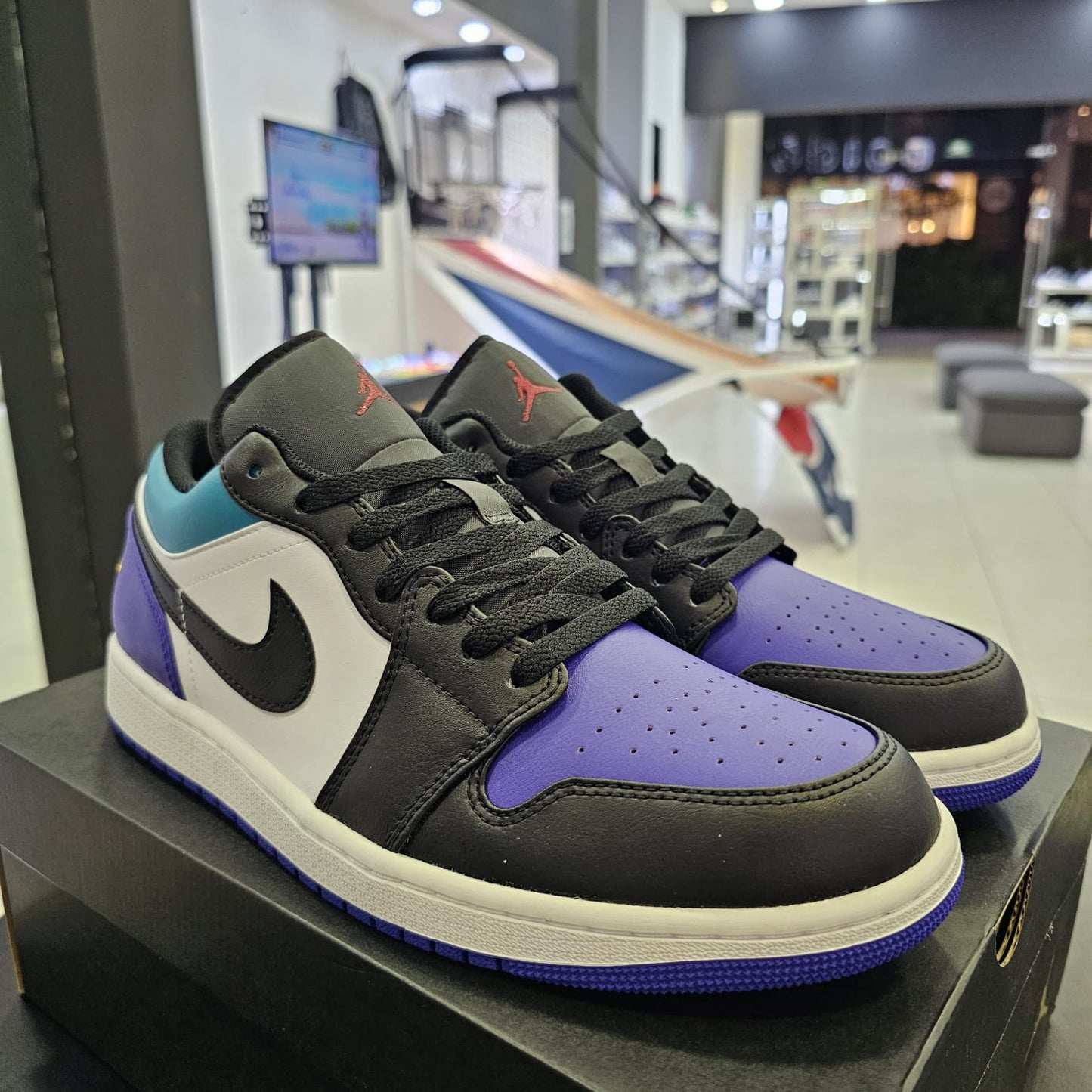 Jordan 1 Low Aqua