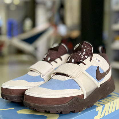 Travis Scott x Zoom Field Jaxx Leche Blue