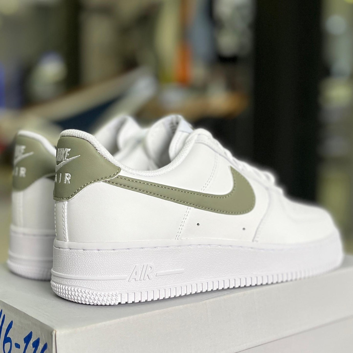 Air Force 1 White Light Army