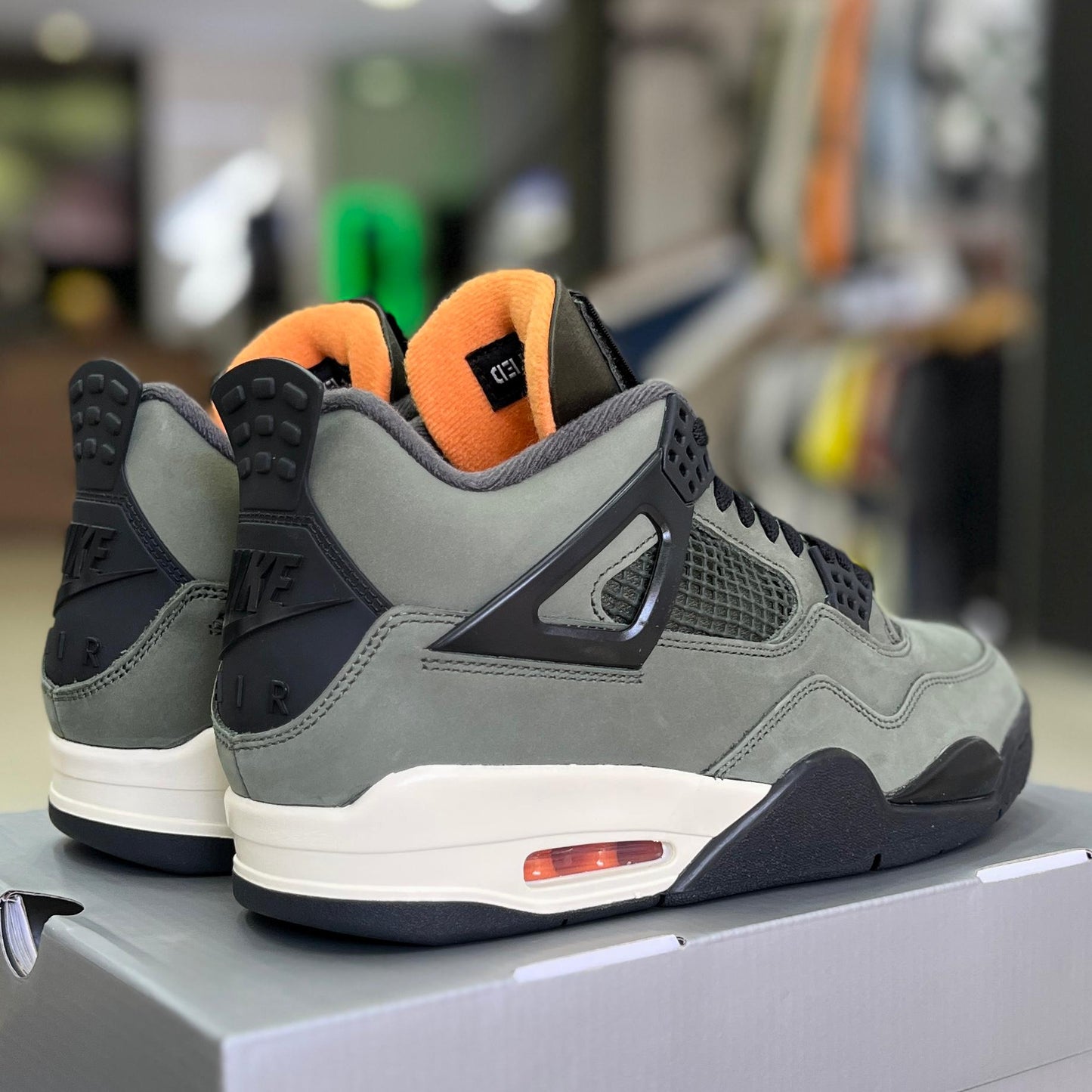 Jordan 4 Retro Undefeated