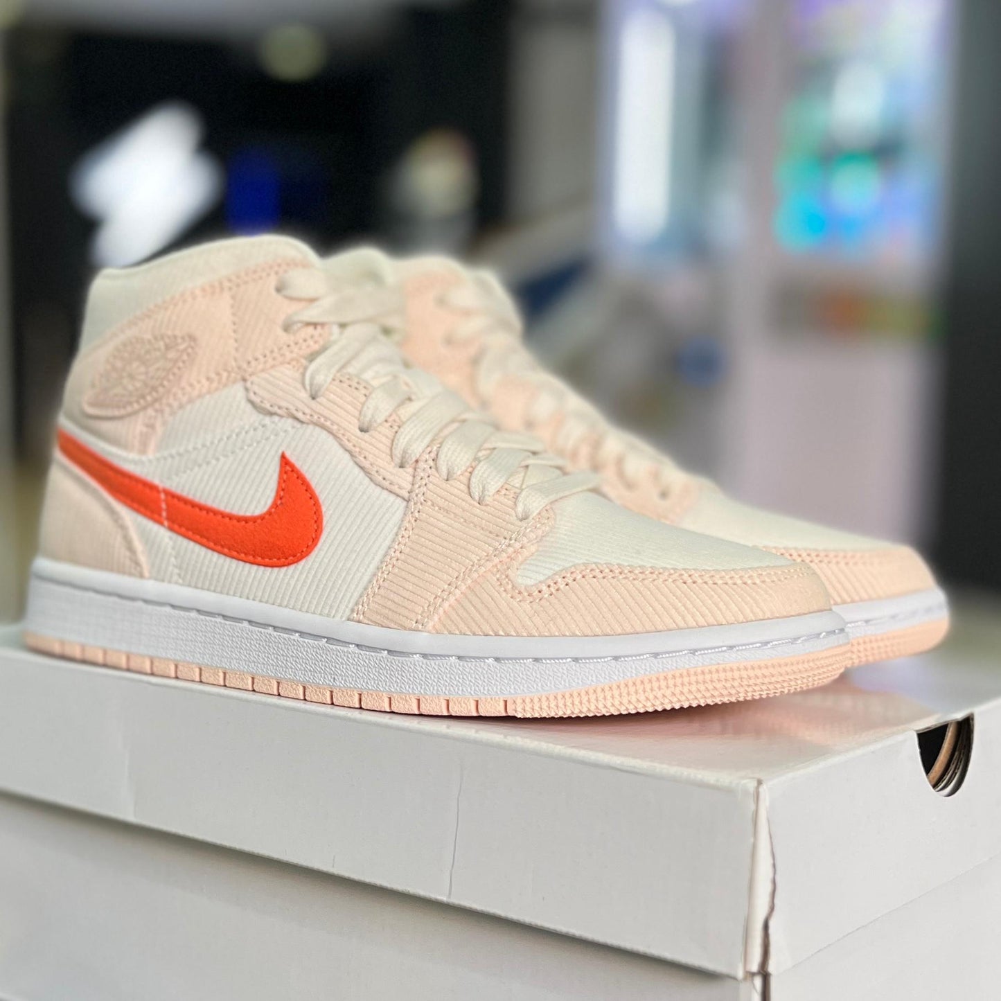 Jordan 1 Mid Corduroy