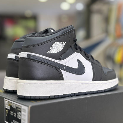 Jordan 1 Mid Off Noir Toe