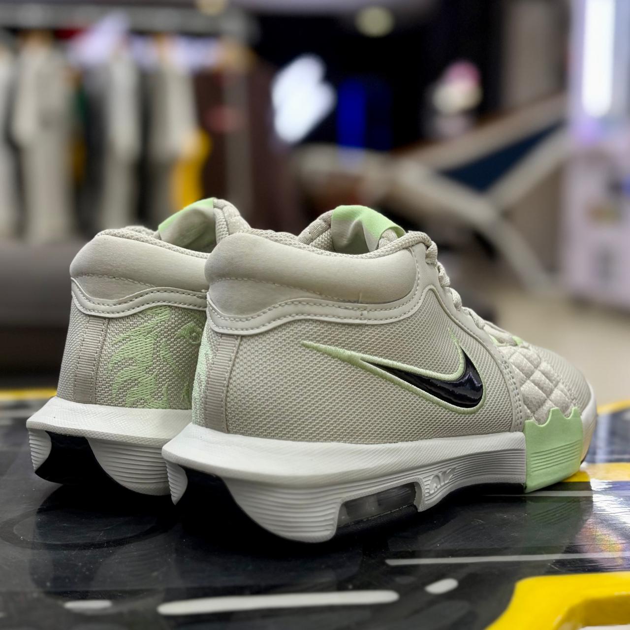 Lebron Witness 8 Vapor Green