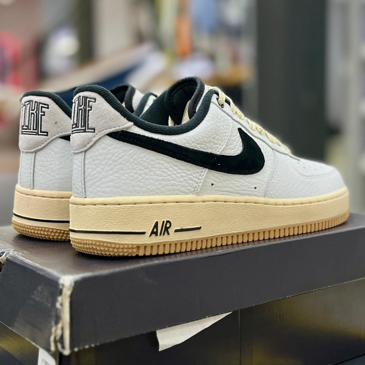 Air Force 1 Command Force Summit White Black