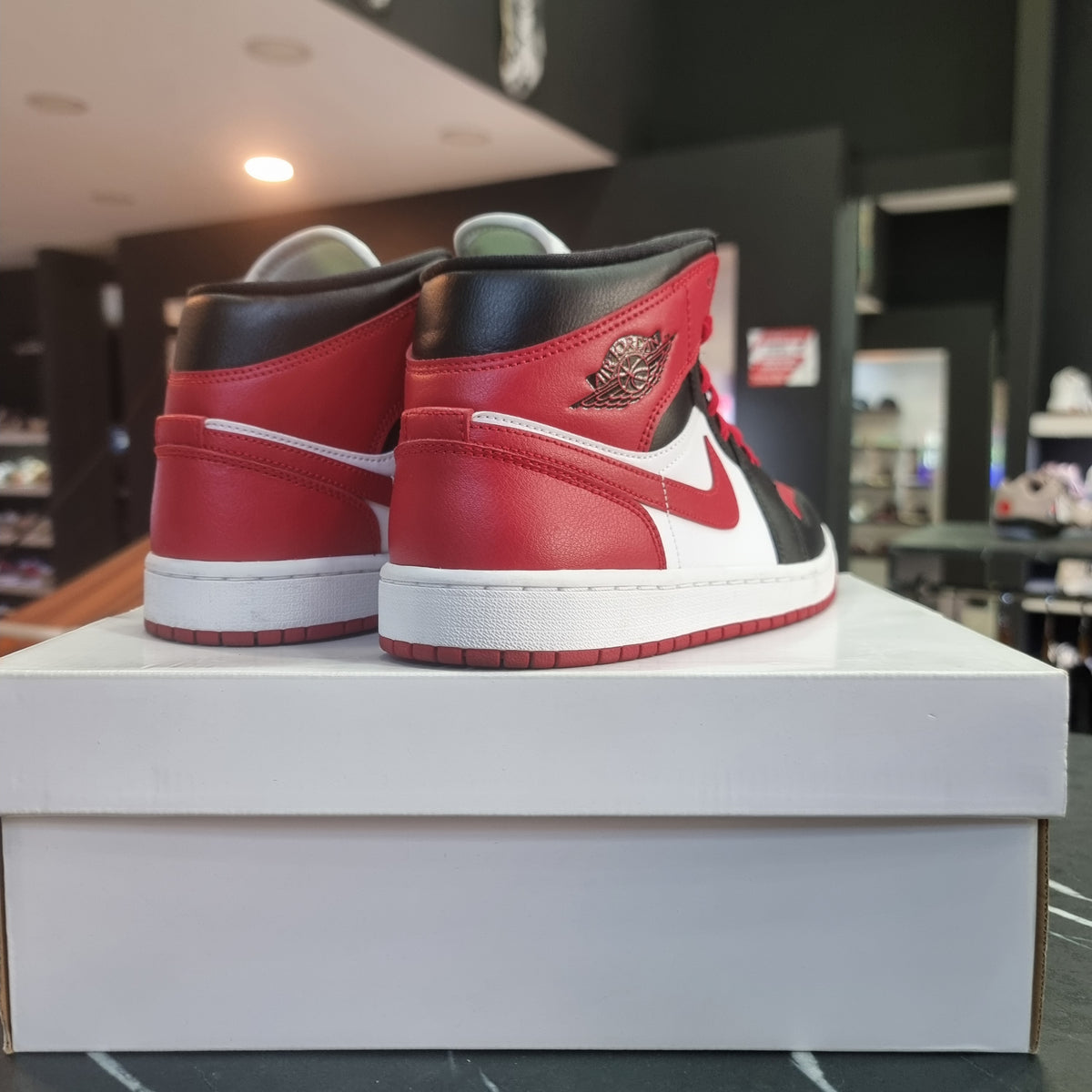 Jordan 1 Mid Alternate Bred Toe (segunda mano)