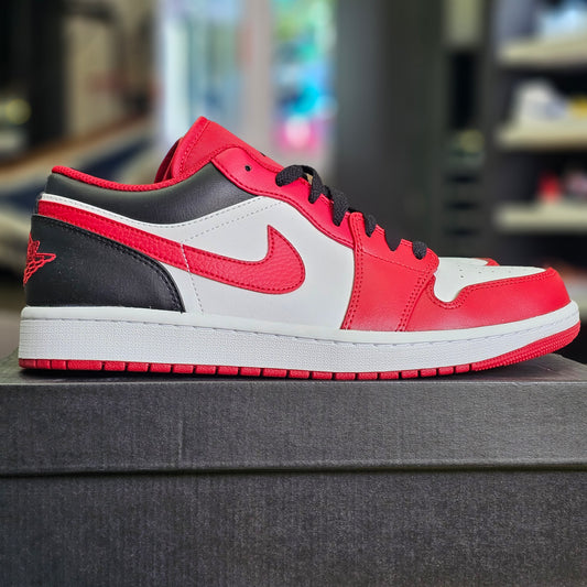 Jordan 1 Low Reverse Black Toe