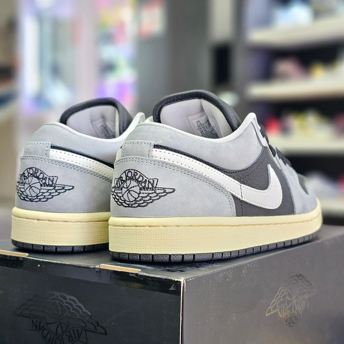 Jordan 1 Low Light Smoke Grey Off Noir