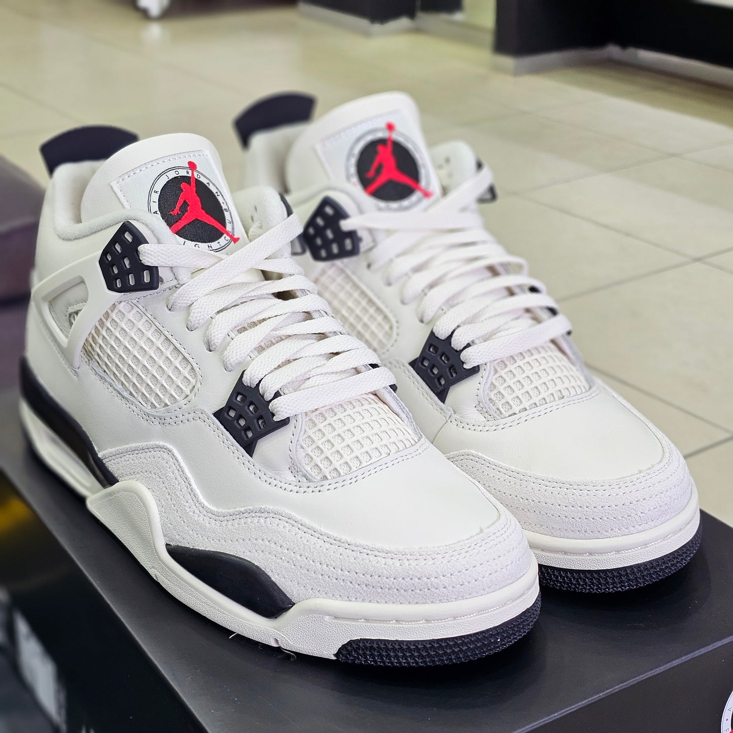 Jordan 4 Retro Flight Club
