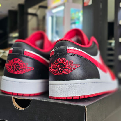 Jordan 1 Low Reverse Black Toe
