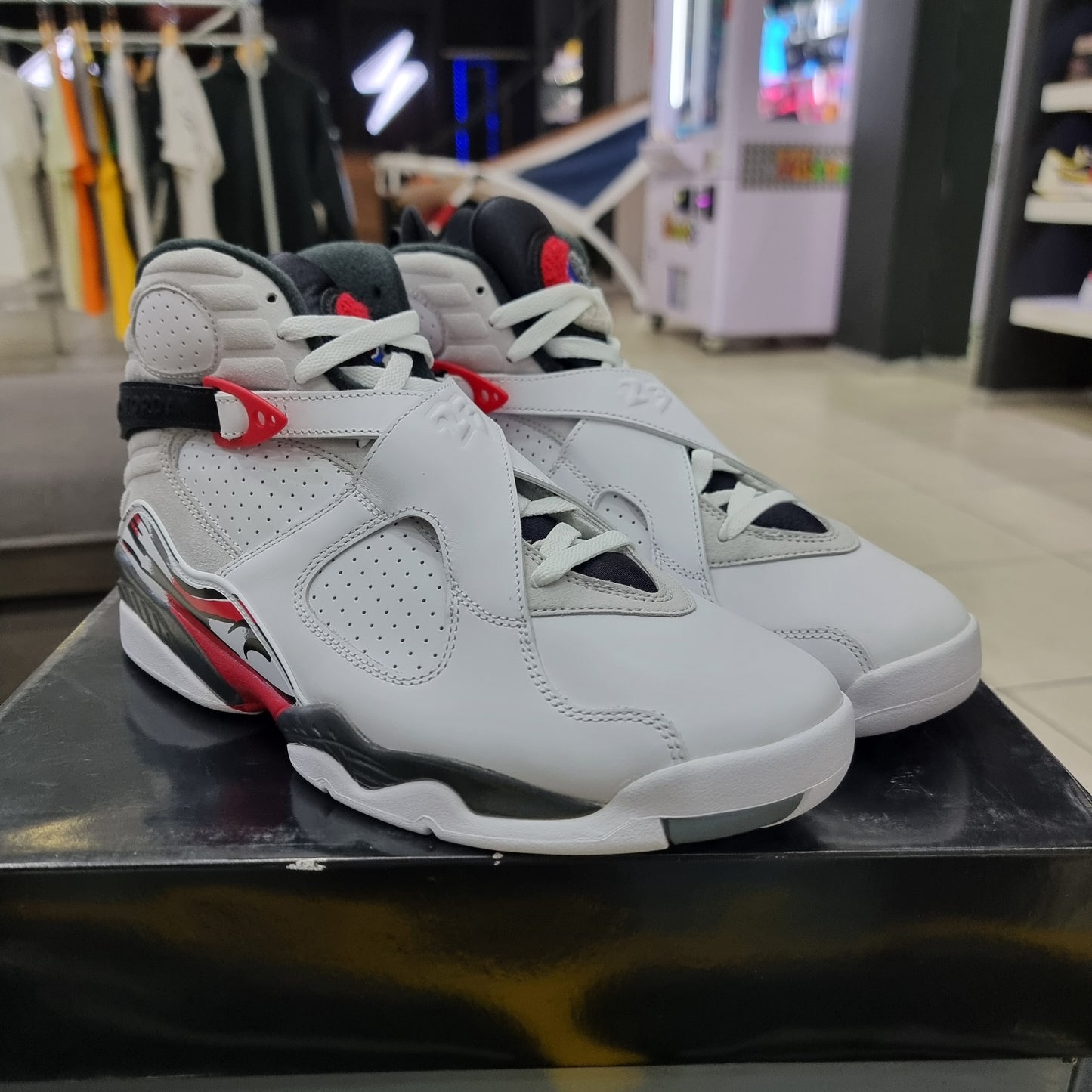 Jordan 8 Retro Bugs Bunny 2025
