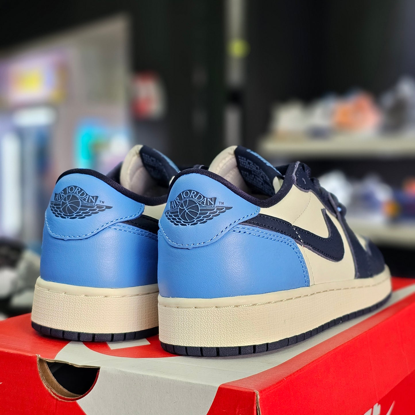 Jordan 1 Retro Low OG Obsidian UNC