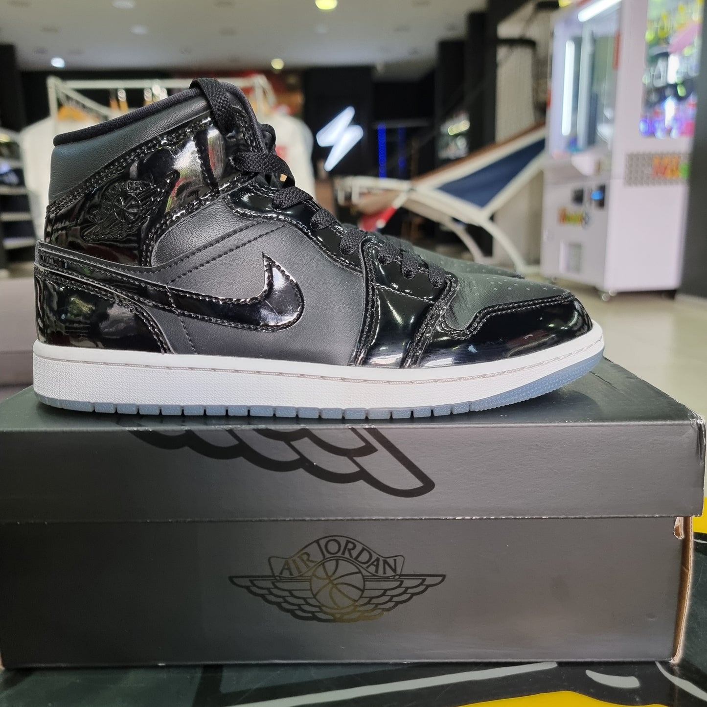 Jordan 1 Mid Space Jam