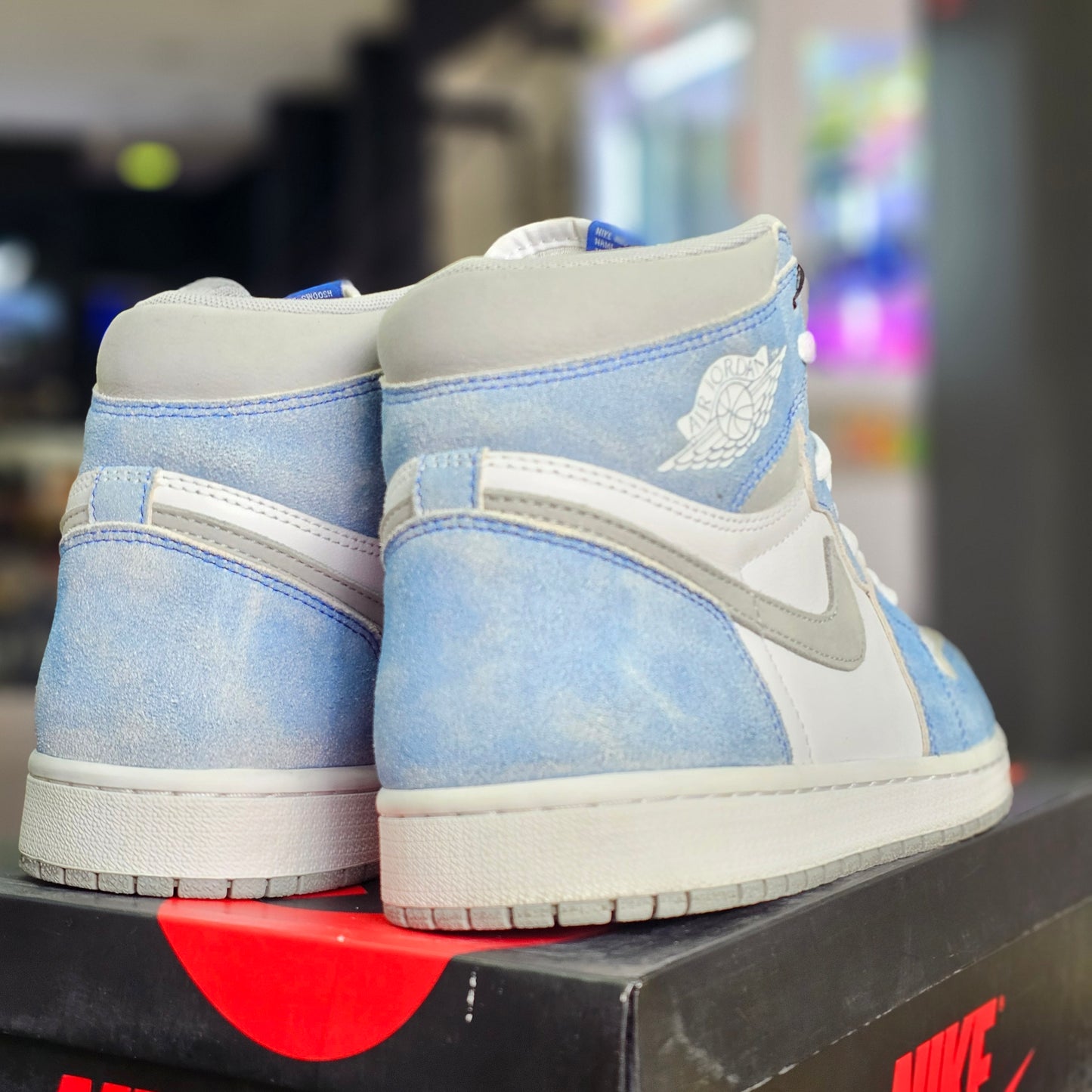 Jordan 1 Retro High Hyper Royal