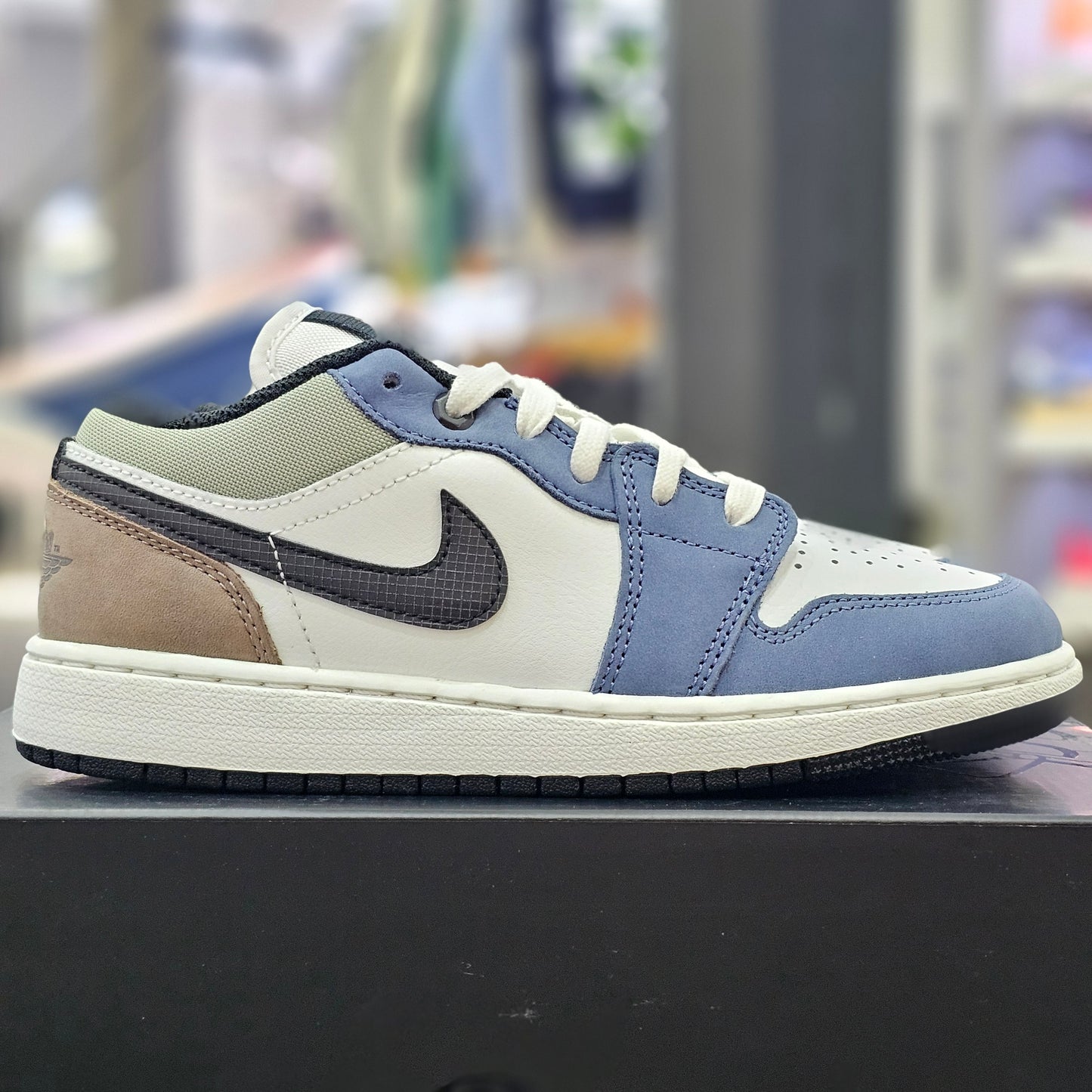 Jordan 1 Low Diffused Blue