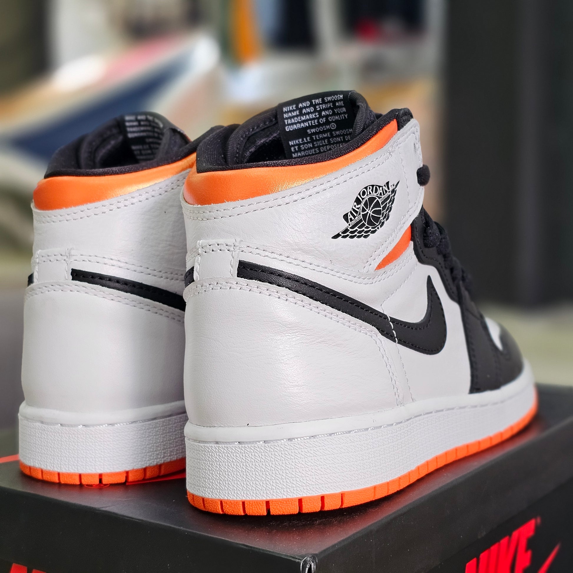 Jordan High Electro Orange – Show Off sneakers