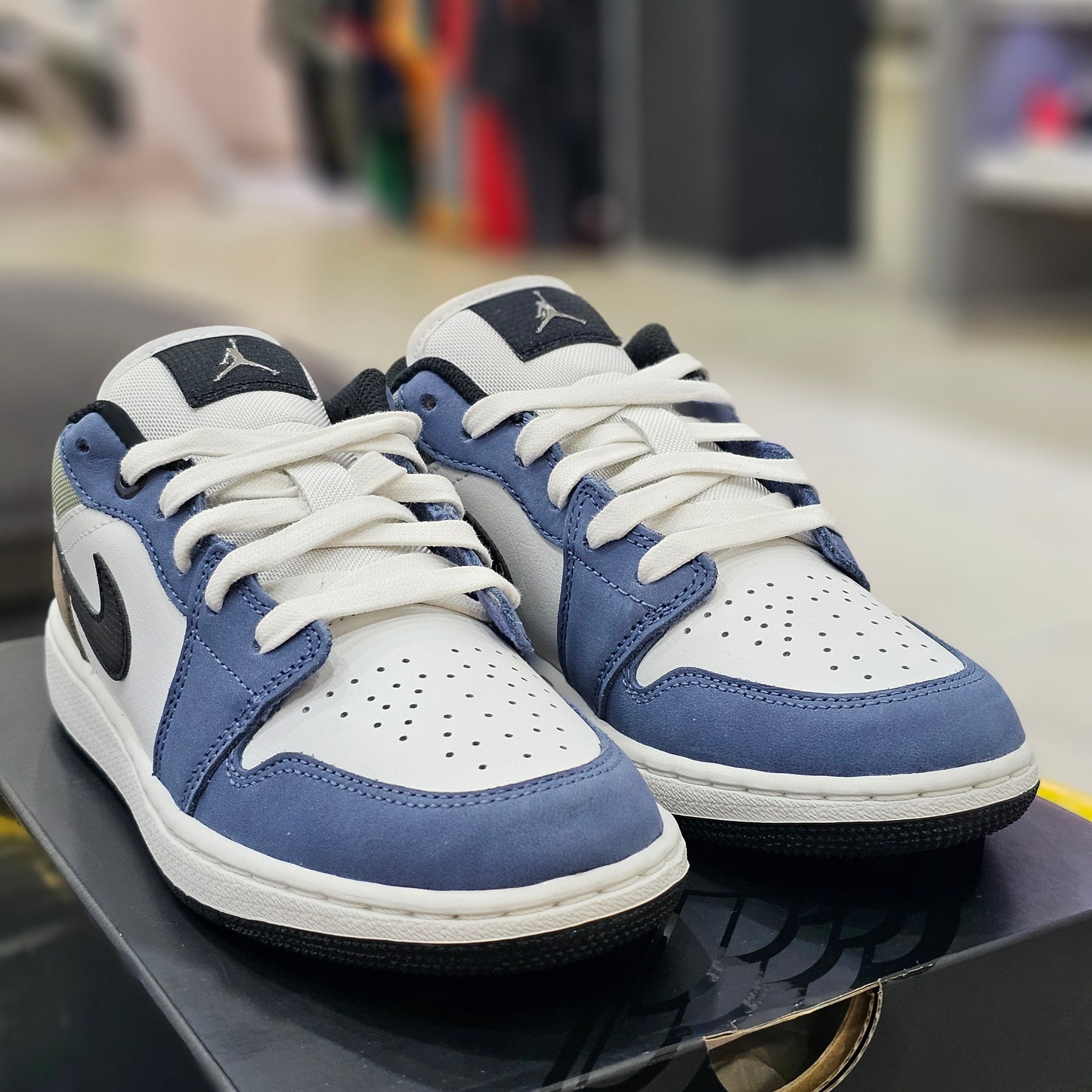 Jordan 1 Low Diffused Blue