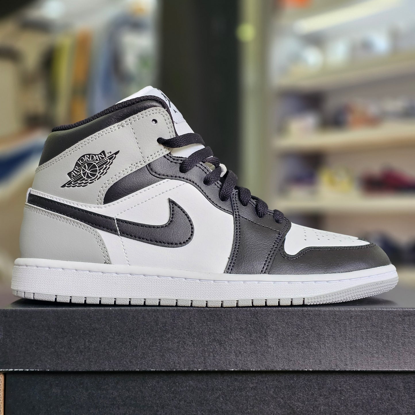 Jordan 1 Mid Barons