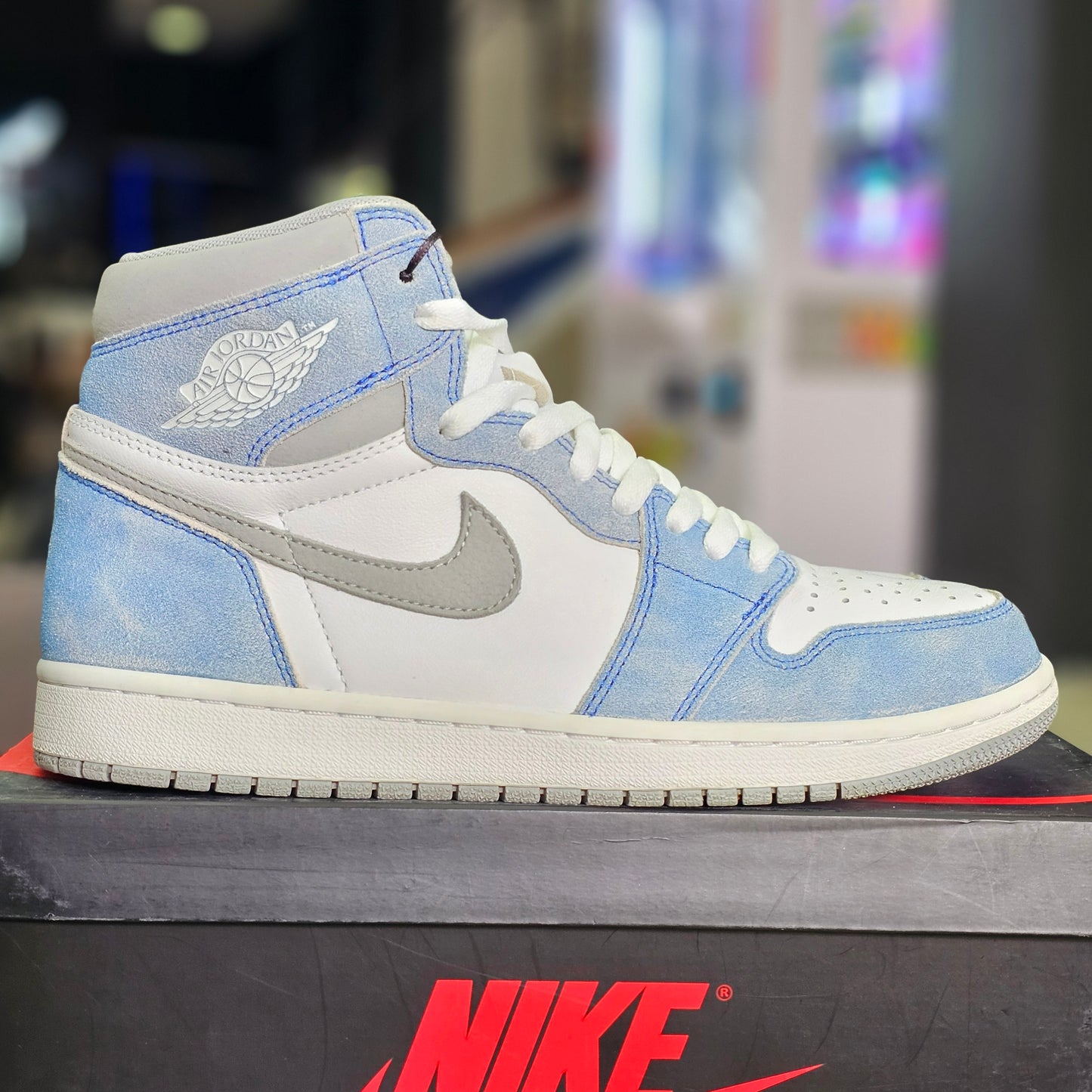 Jordan 1 Retro High Hyper Royal